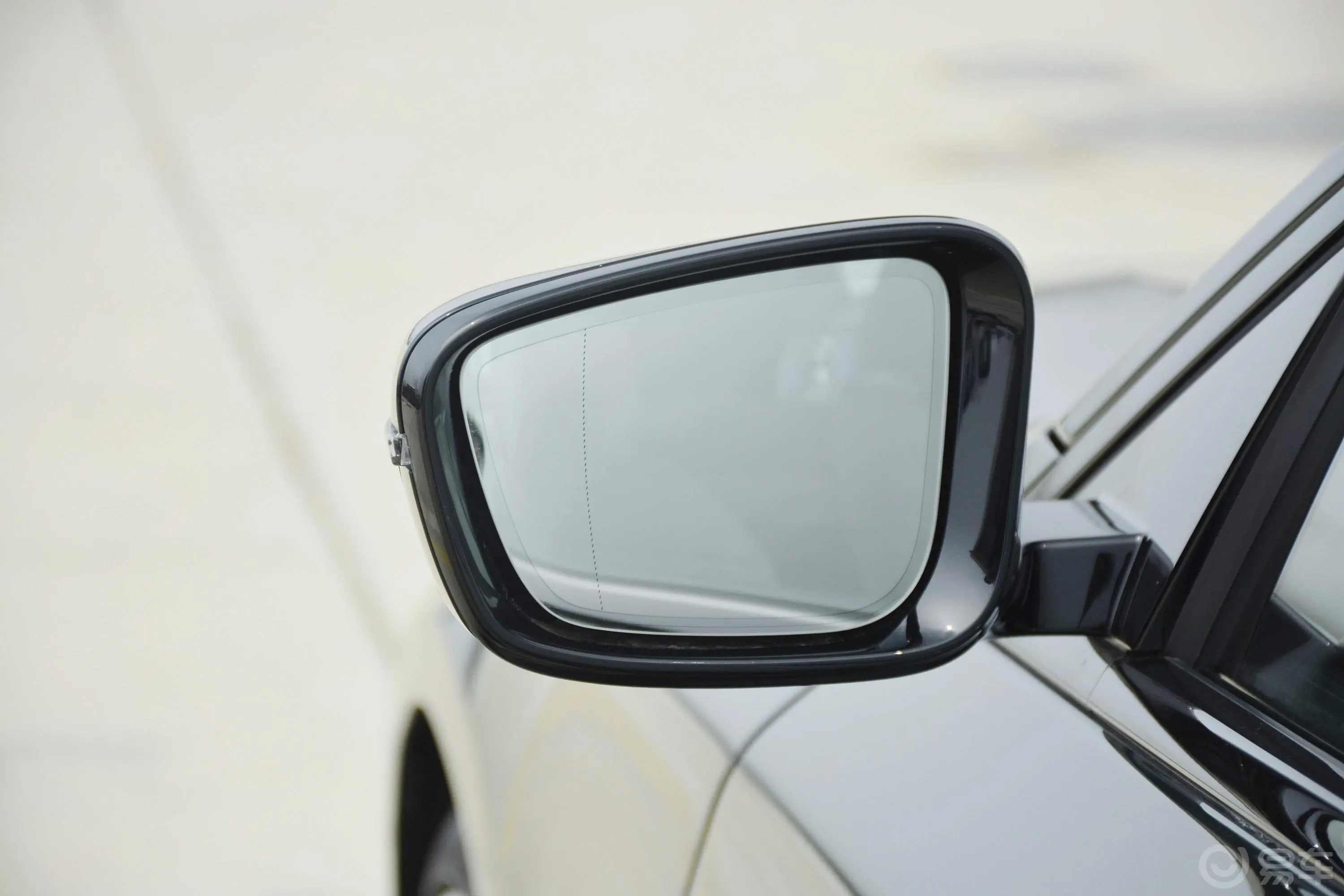 宝马4系改款 敞篷轿跑车 430i M运动曜夜套装后视镜镜面