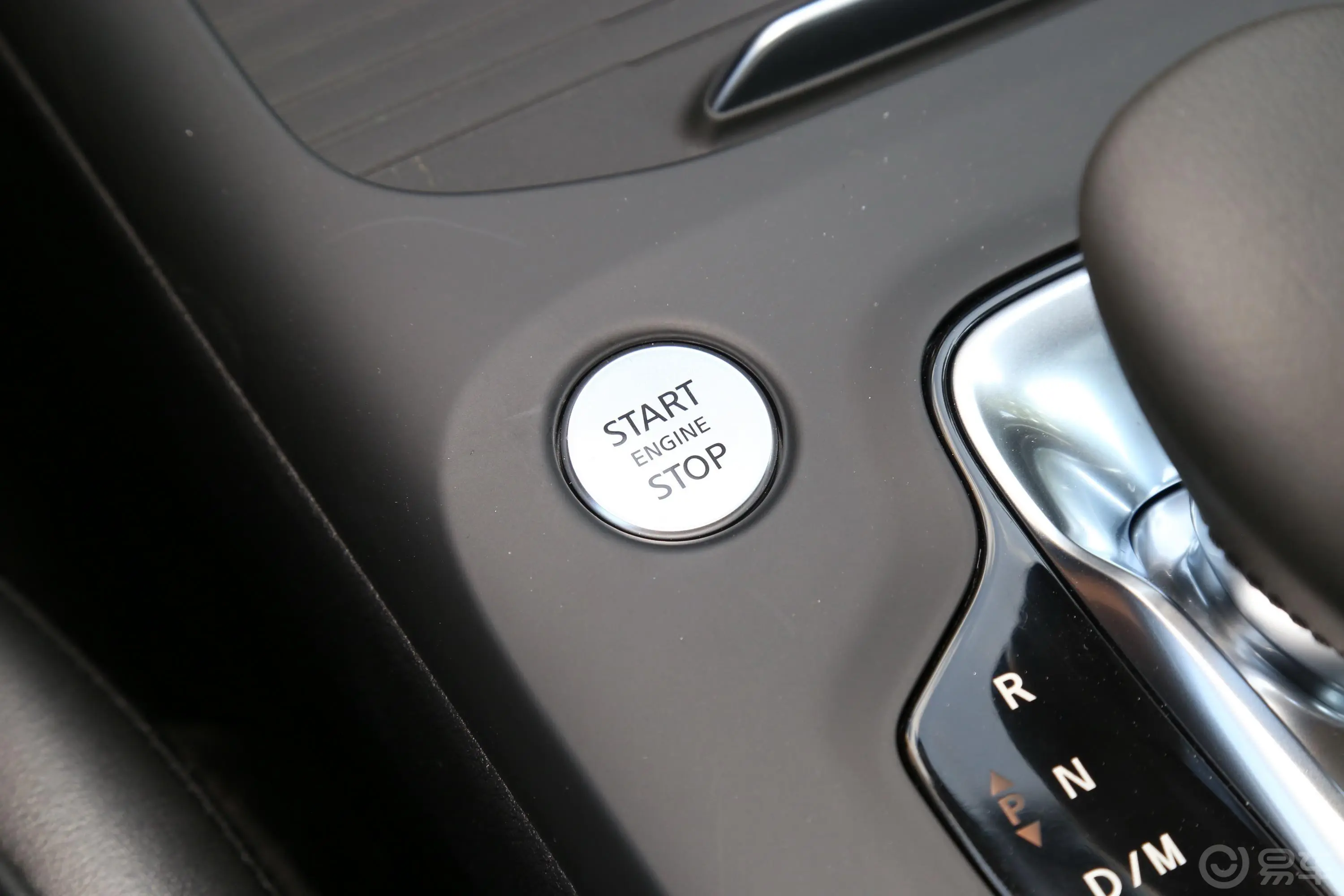 英菲尼迪QX50改款 2.0T 四驱 菁英版钥匙孔或一键启动按键