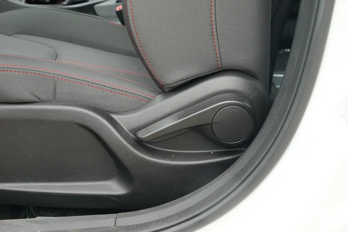 艾瑞泽51.6L 手动 豪华版CNG主驾座椅调节