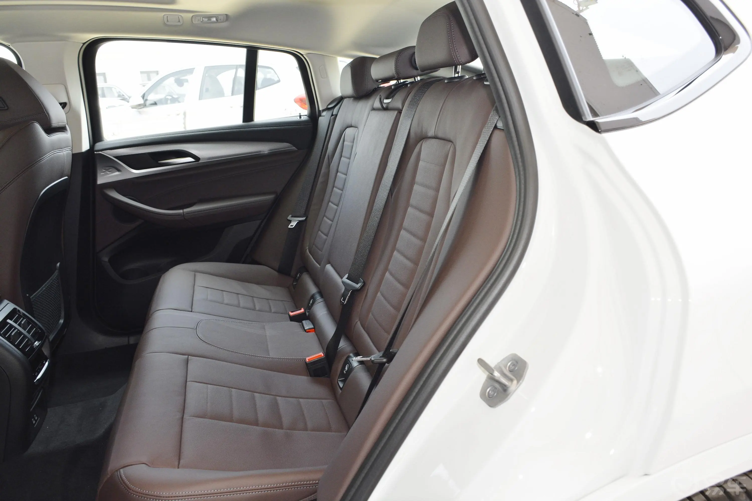 宝马X4改款 xDrive25i M运动套装后排座椅