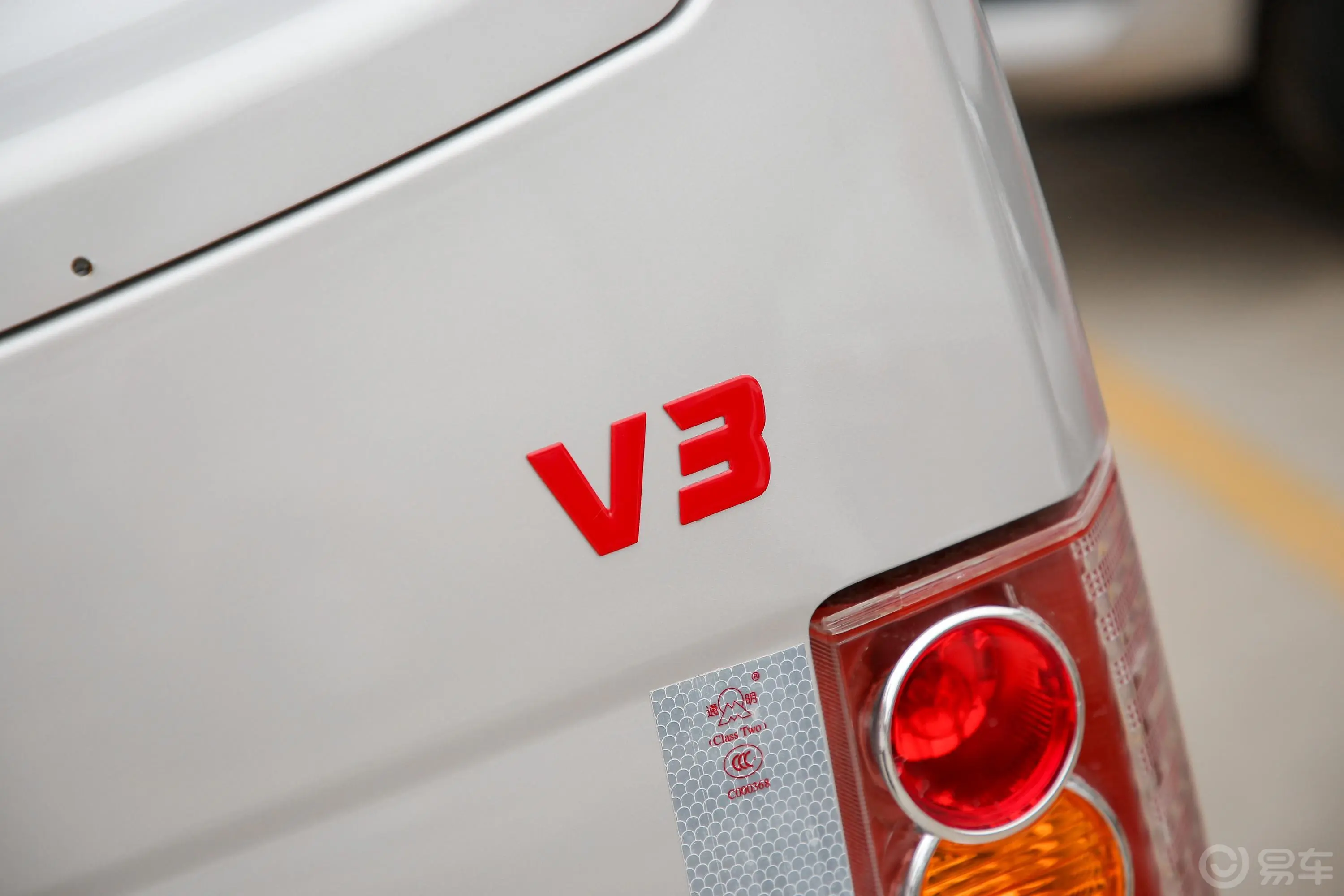 长安V3渝安1.2L 91马力 厢货 双排 标准版 汽油 国Ⅵ外观