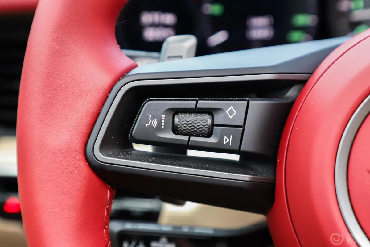 保时捷911Targa 4S 3.0T Heritage Design 特别版左侧方向盘功能按键