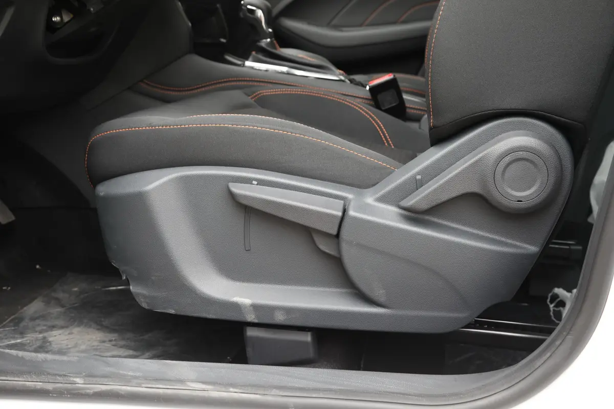 荣威RX3PRO 1.6L CVT精英型主驾座椅调节