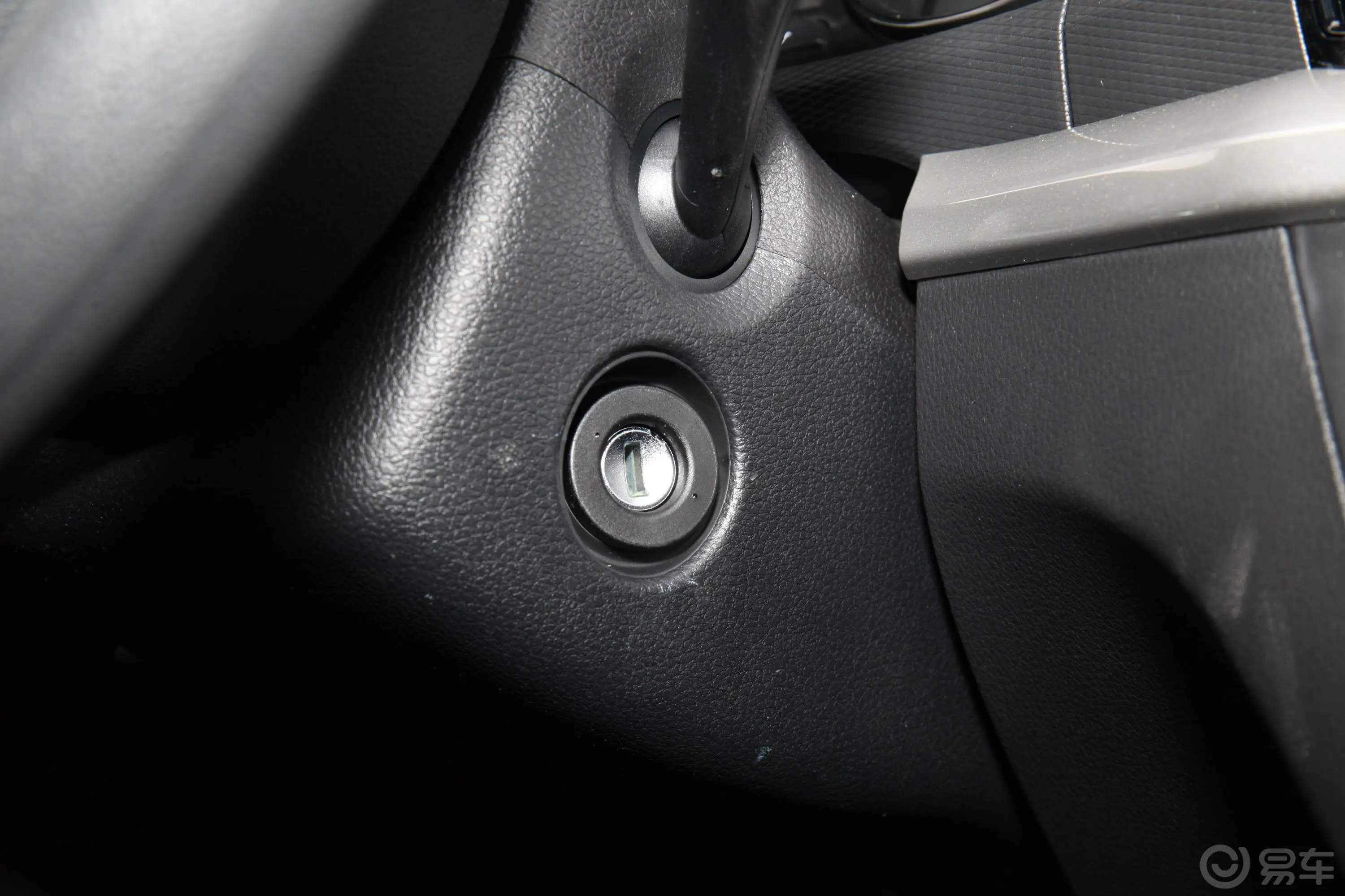 柯米克1.5L 自动标准版钥匙孔或一键启动按键