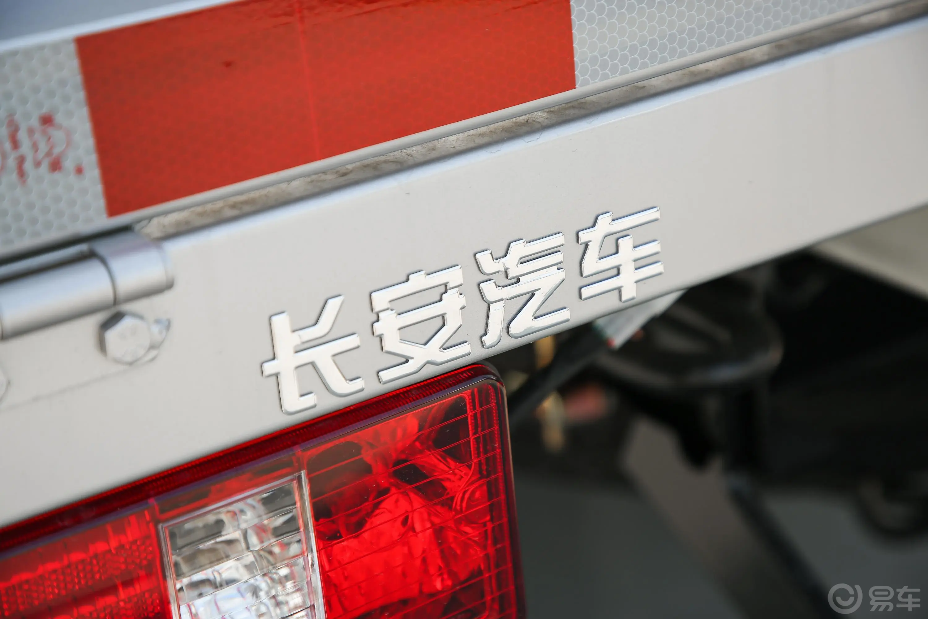 跨越王X5东安1.6L 122马力 3.6米栏板 单排 后双轮 PLUS 标准版 汽油 国Ⅵ外观