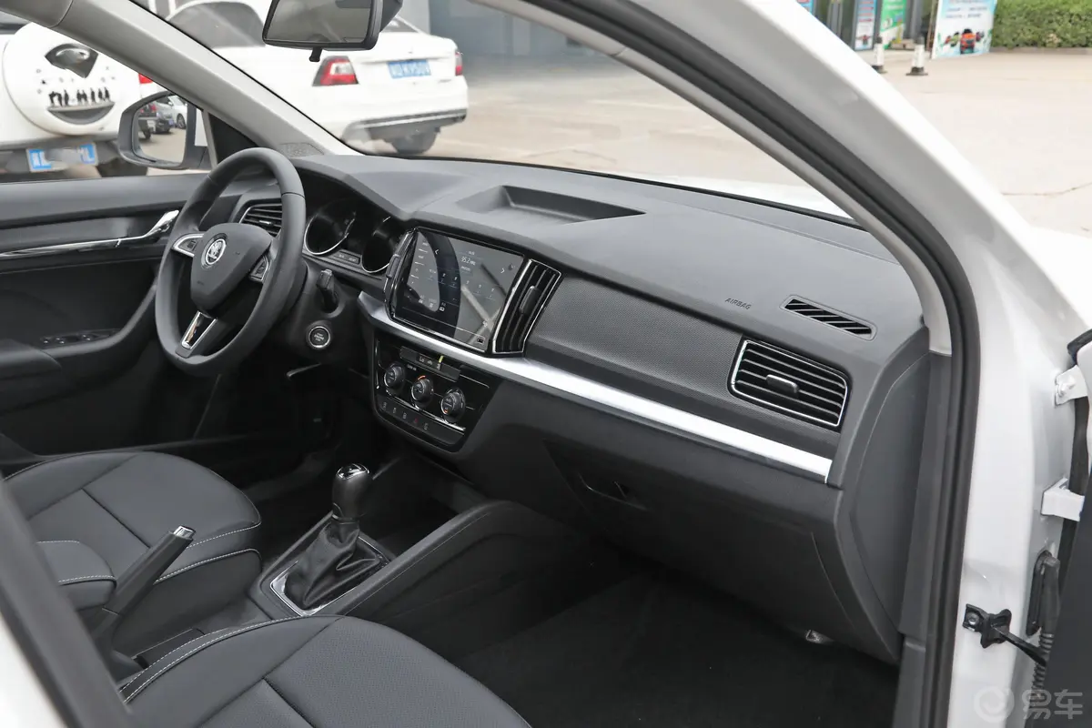 柯米克1.5L 自动舒适版内饰全景副驾驶员方向