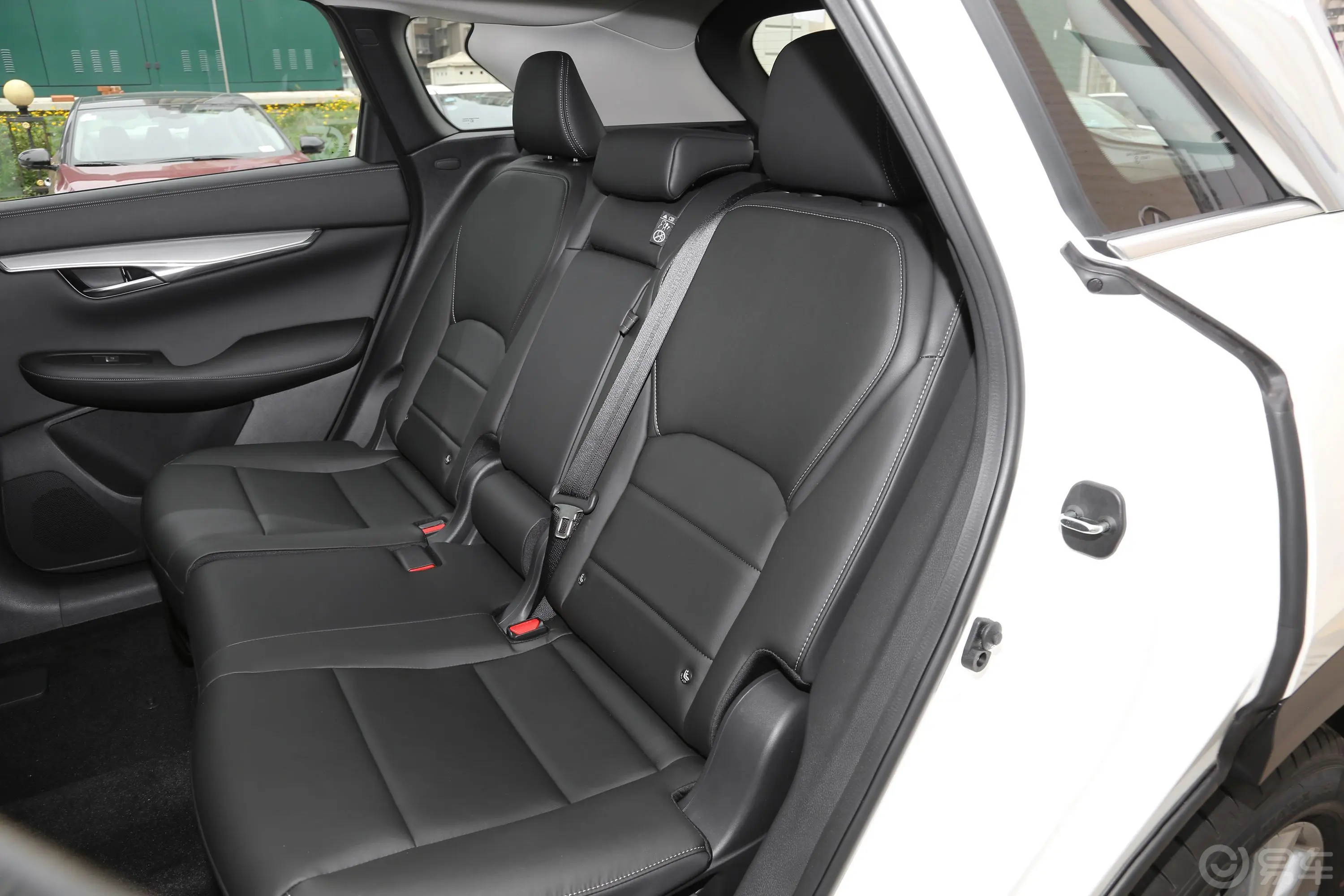 英菲尼迪QX50改款 2.0T 两驱 时尚版后排座椅