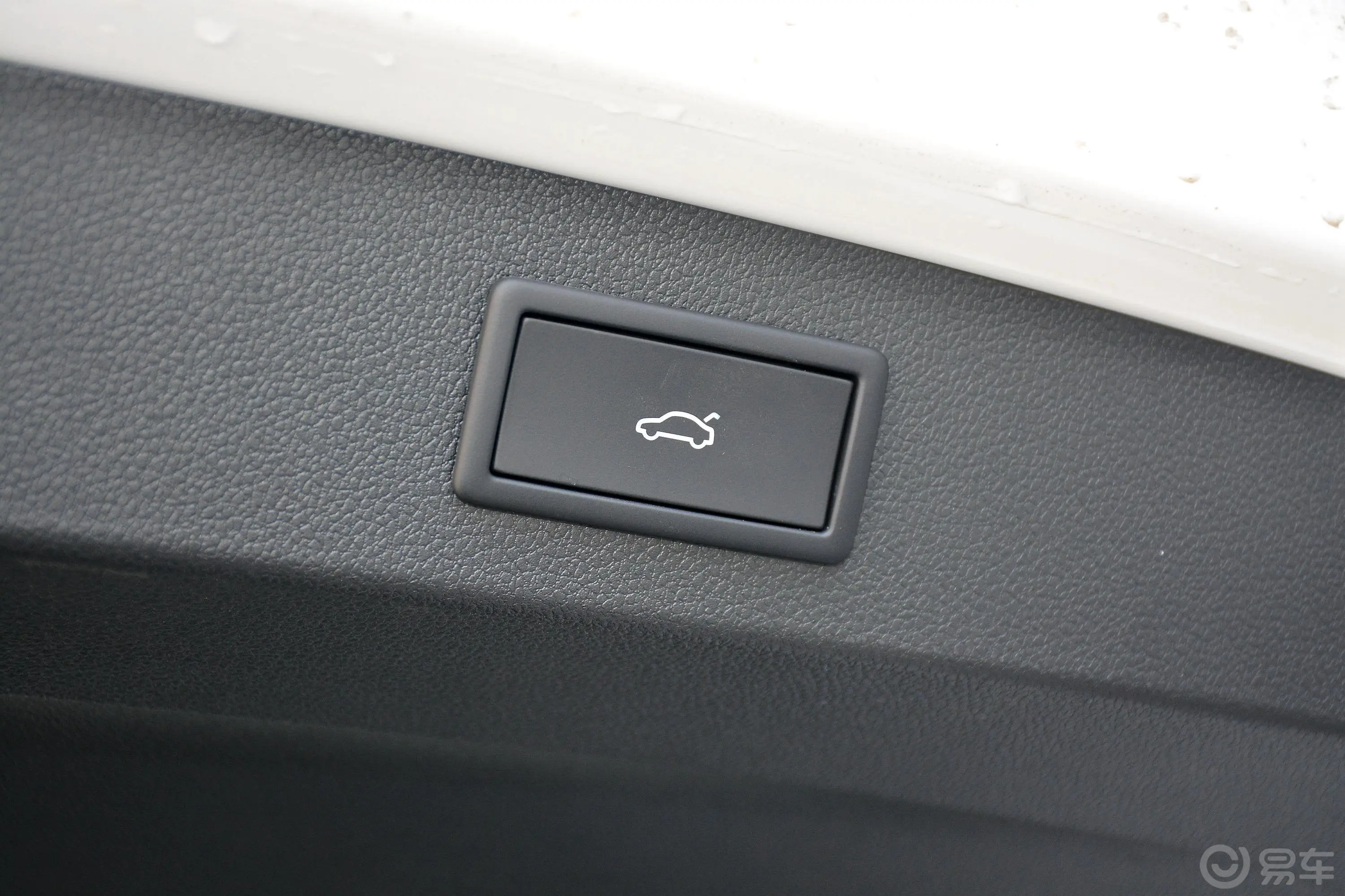 柯迪亚克GTTSI330 两驱舒适版电动尾门按键（手动扶手）