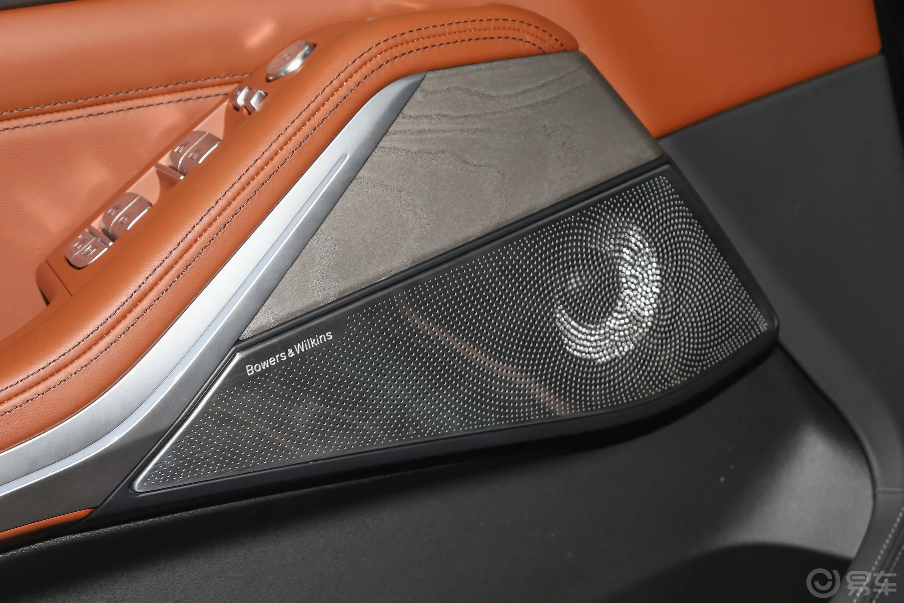 宝马X7改款 xDrive40i 行政型 豪华套装音响和品牌