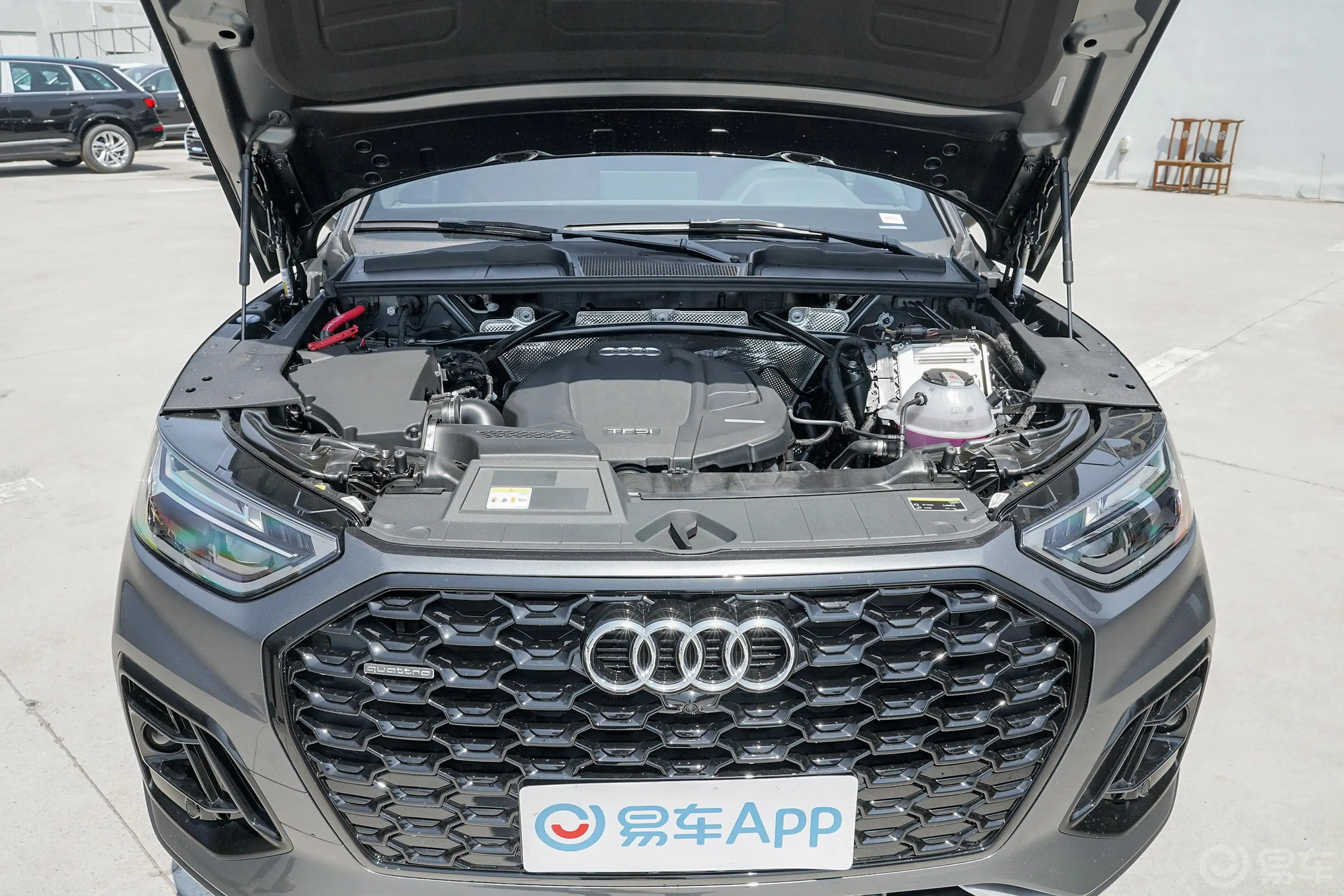 奥迪Q5L Sportback40 TFSI 进享人生版发动机舱整体