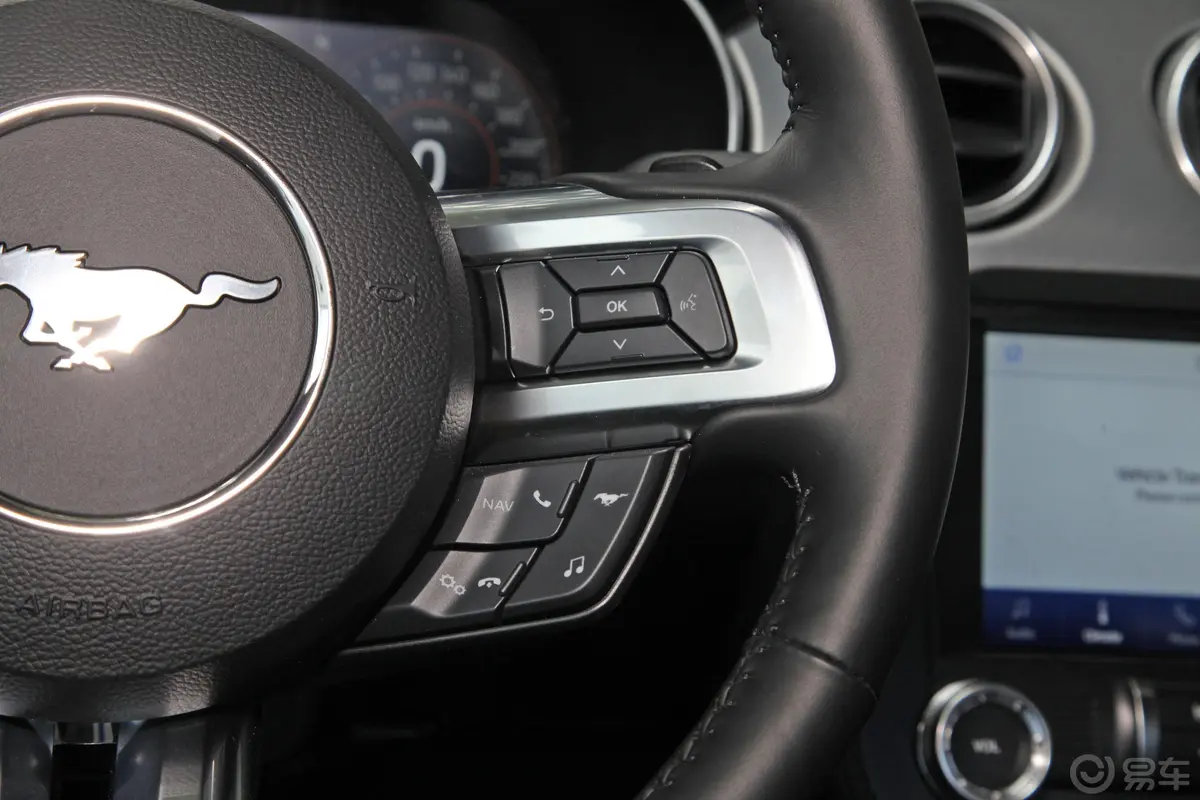 Mustang2.3T 基本版右侧方向盘功能按键