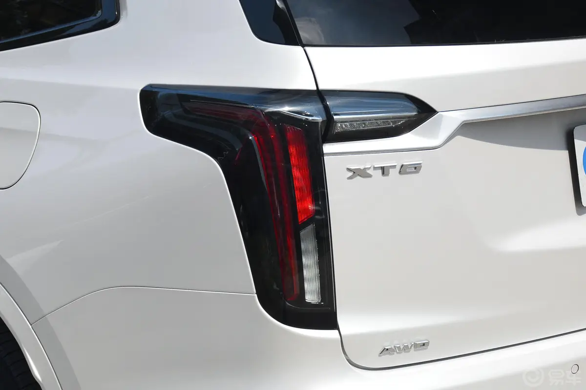 凯迪拉克XT6改款 2.0T 轻混 四驱尊贵型 6座外观