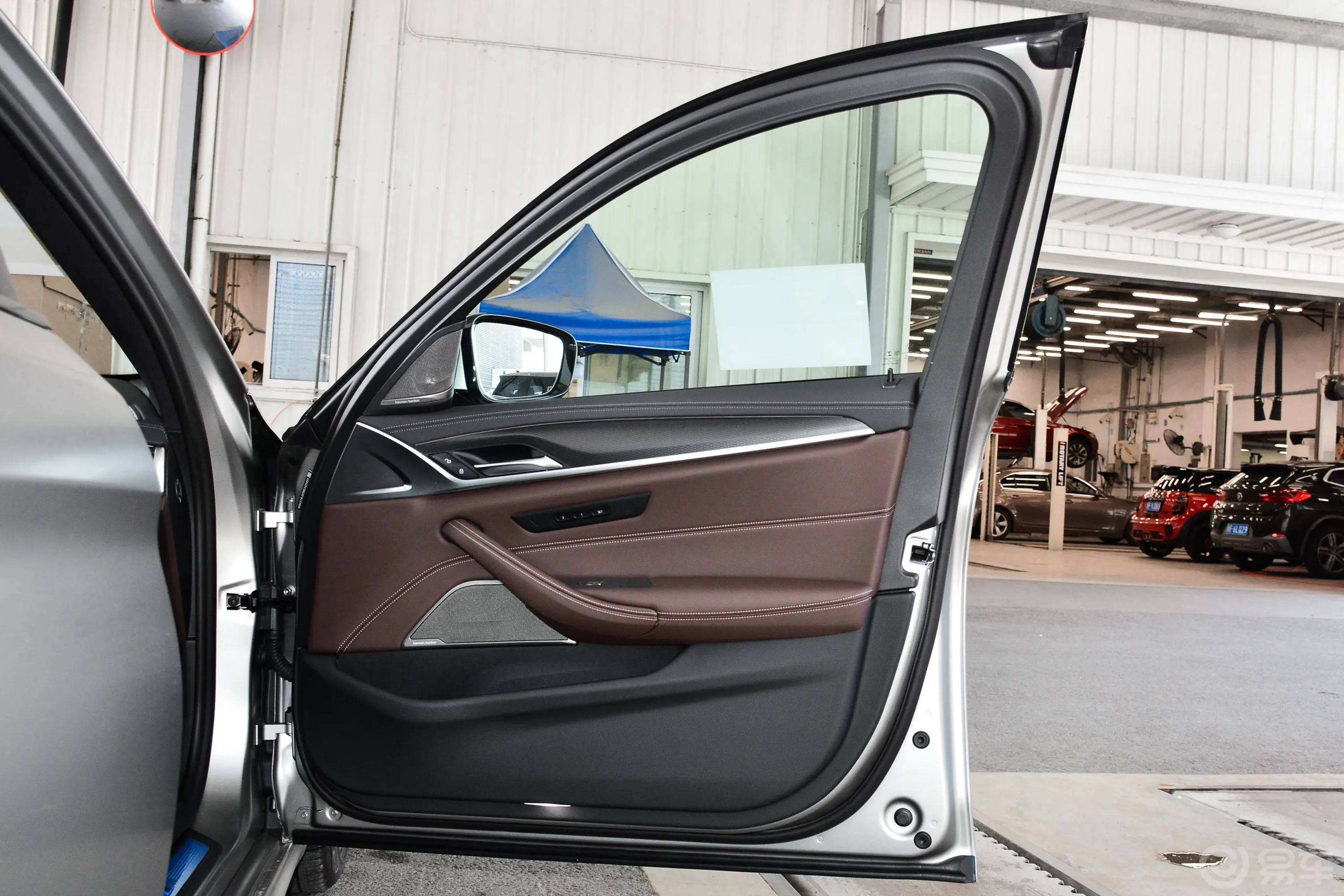 宝马5系(进口)改款 540i 风尚版 M运动套装副驾驶员车门
