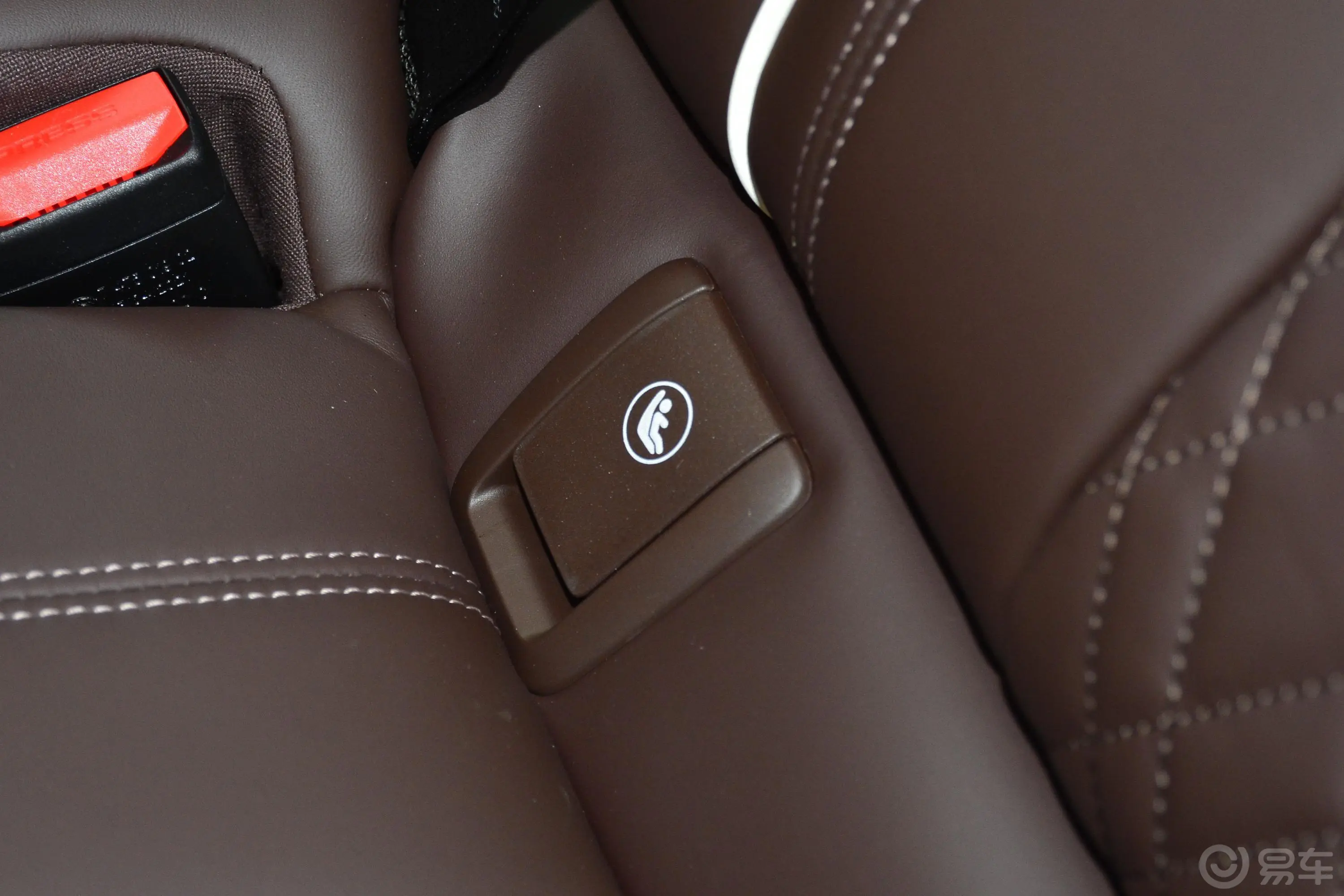 宝马5系(进口)改款 540i 风尚版 M运动套装儿童座椅接口