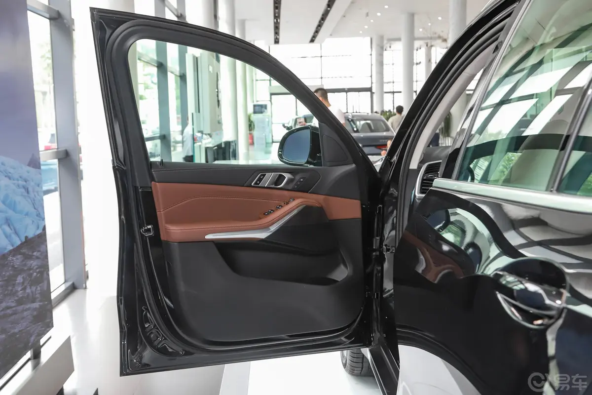 宝马X5(进口)改款 xDrive30i X设计套装驾驶员侧前车门