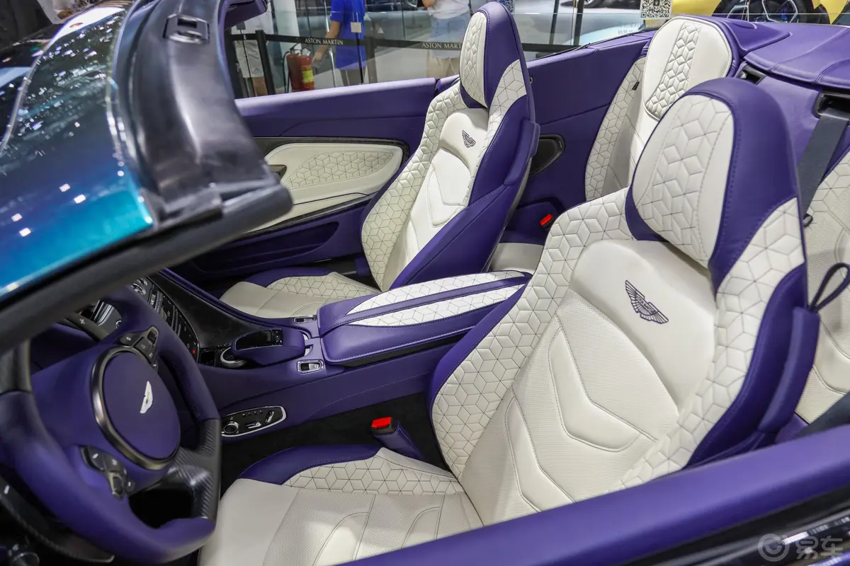 阿斯顿·马丁DBSDBS Superleggera V12 Volante Q定制幻彩光谱蓝驾驶员座椅