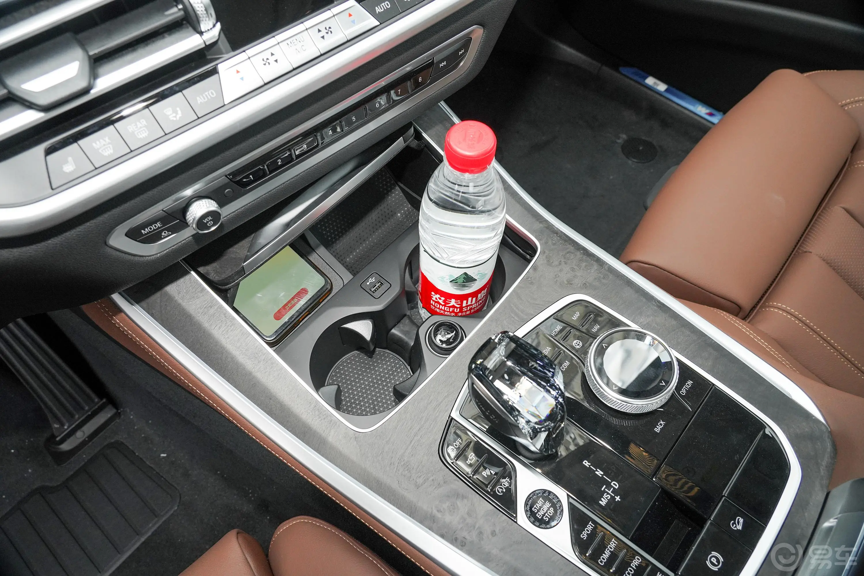 宝马X5(进口)改款 xDrive40i M运动套装前排杯架