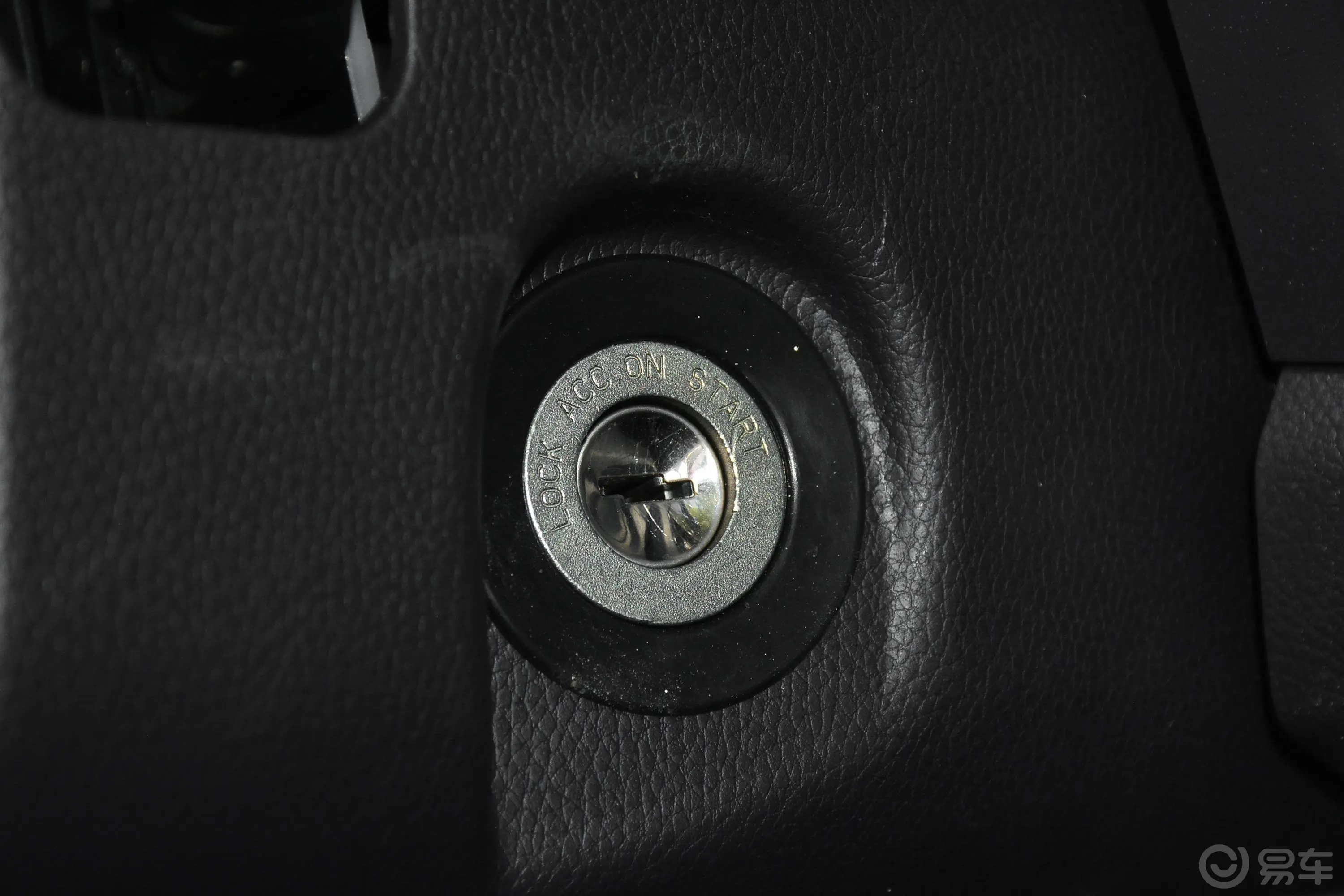 祥菱VV3 东安1.6L 122马力 3.7米 货箱仓栅式 单排 双后轮 标准版 汽油 国VI钥匙孔或一键启动按键