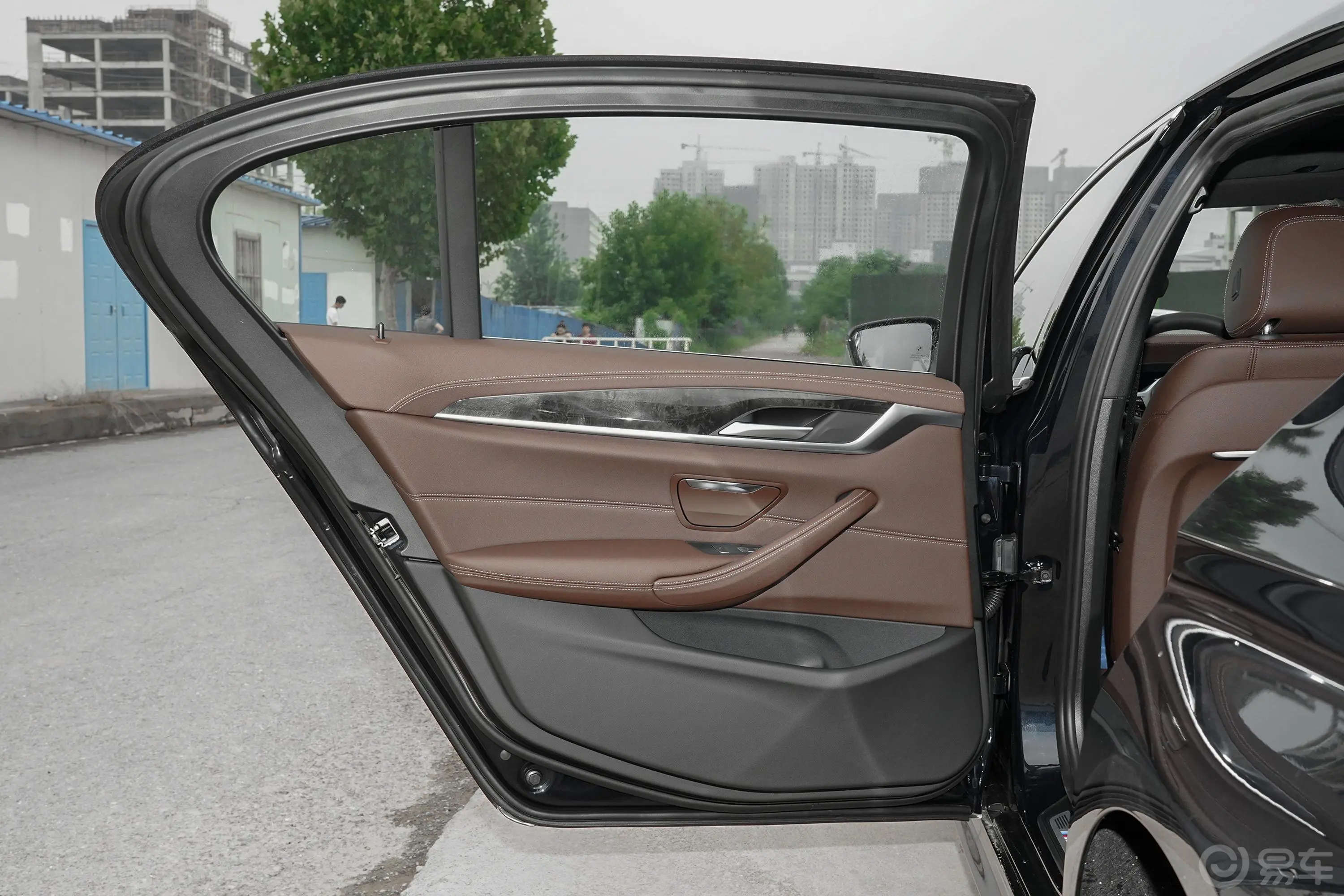 宝马5系改款 530Li xDrive M运动套装驾驶员侧后车门