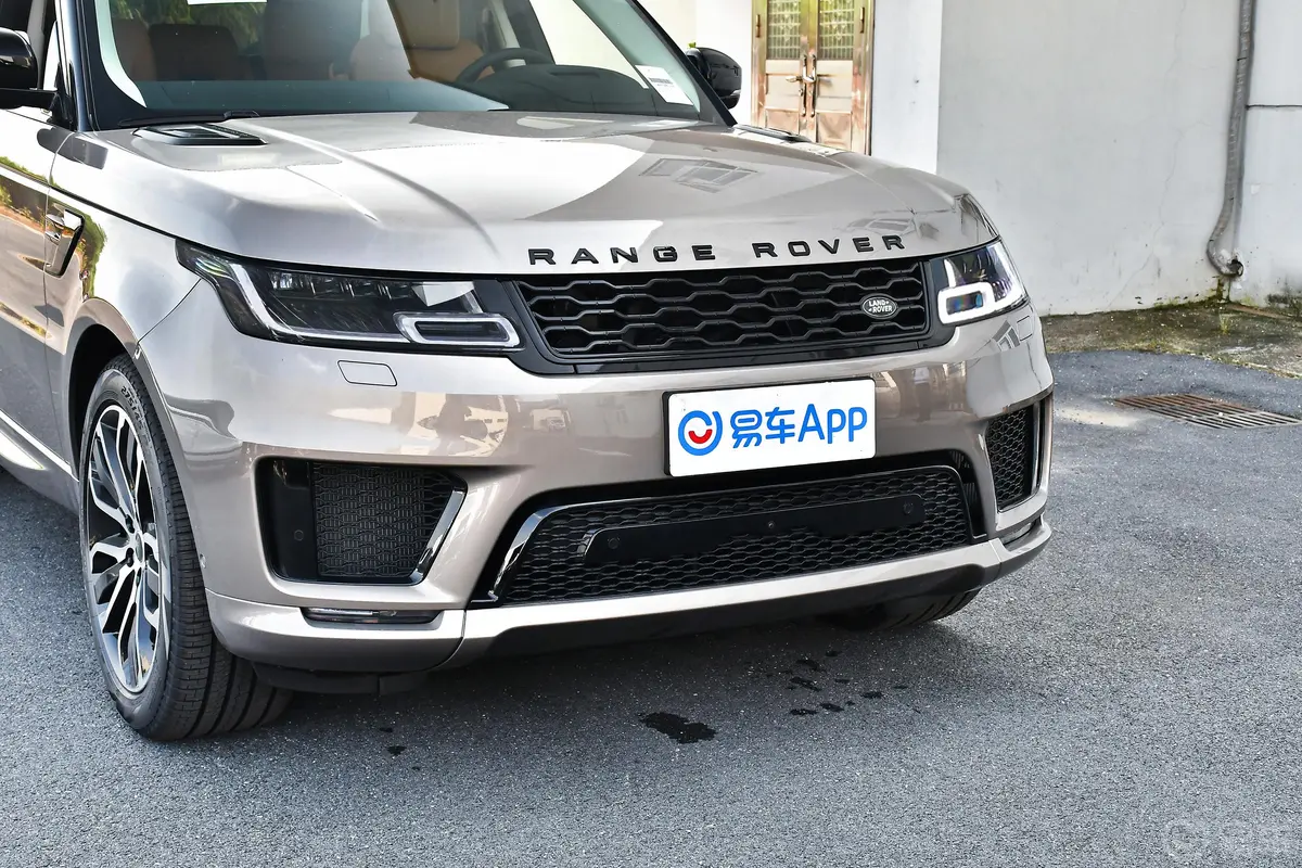 揽胜运动版3.0 L6 耀黑版外观