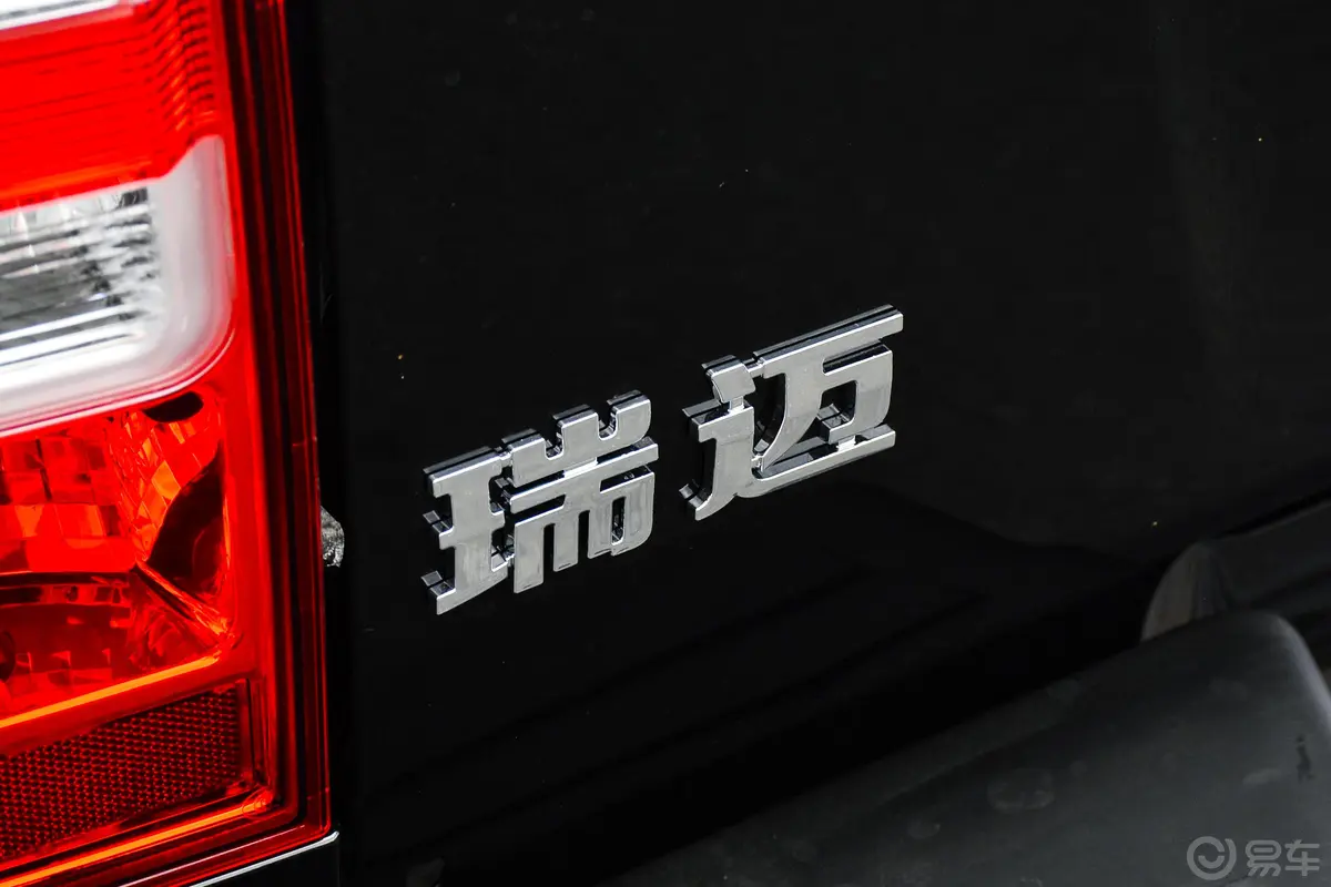 瑞迈2.8T 手动 两驱 加长舒适版 柴油外观