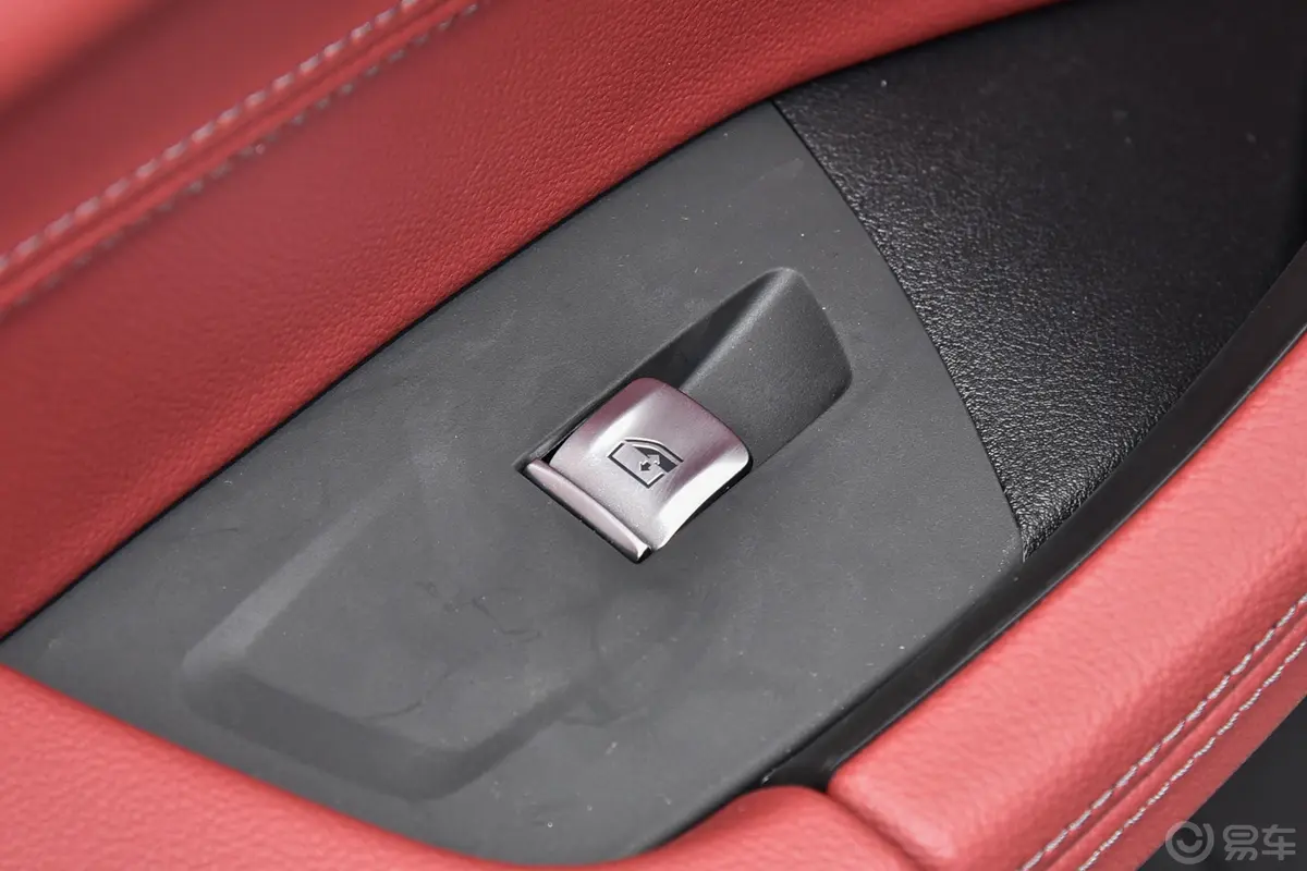 宝马X4改款 xDrive 30i M运动曜夜套装后车窗调节