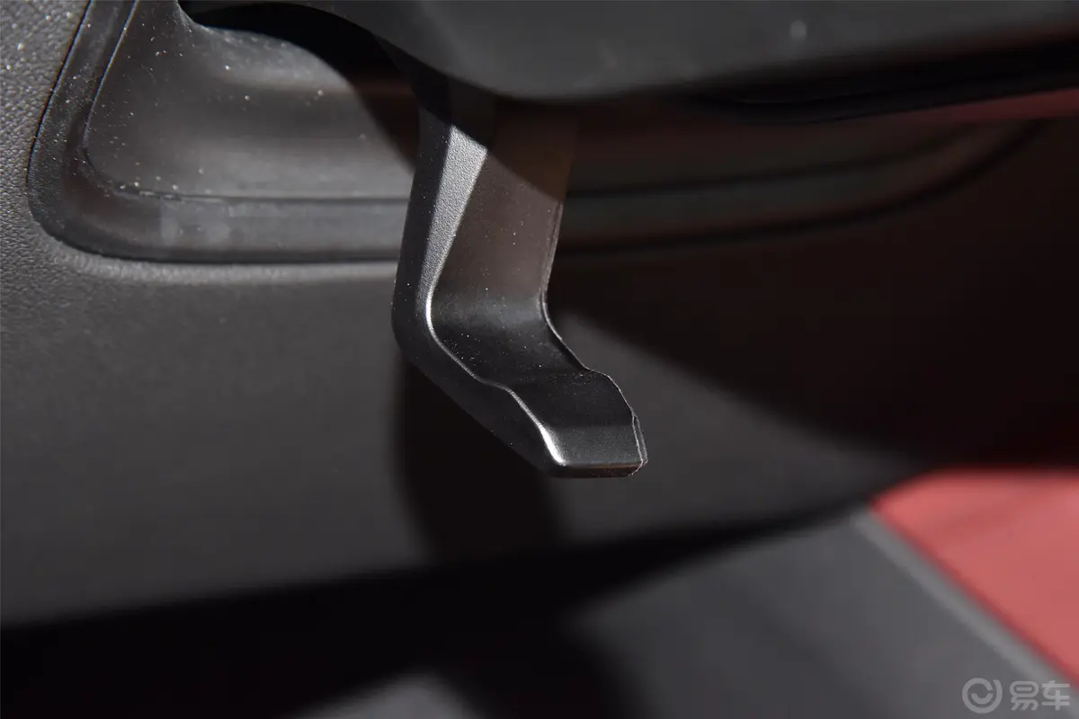 宝马X4改款 xDrive 30i M运动曜夜套装方向盘调节