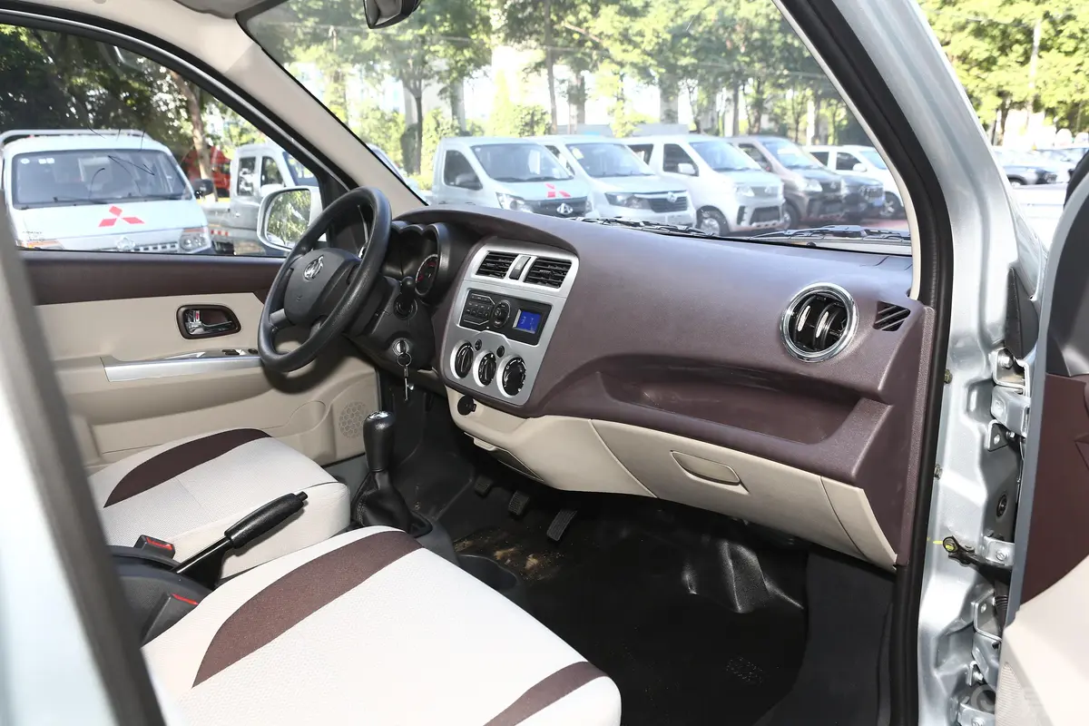 长安星卡1.5L 长轴版 单排 钢板厢货基本型内饰全景副驾驶员方向
