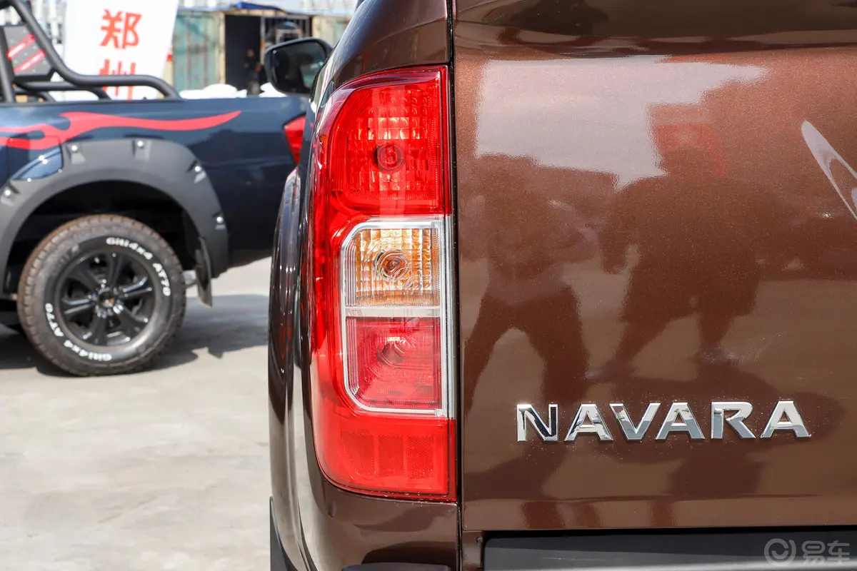 纳瓦拉改款 2.5L 手动四驱尊享型外观灯组