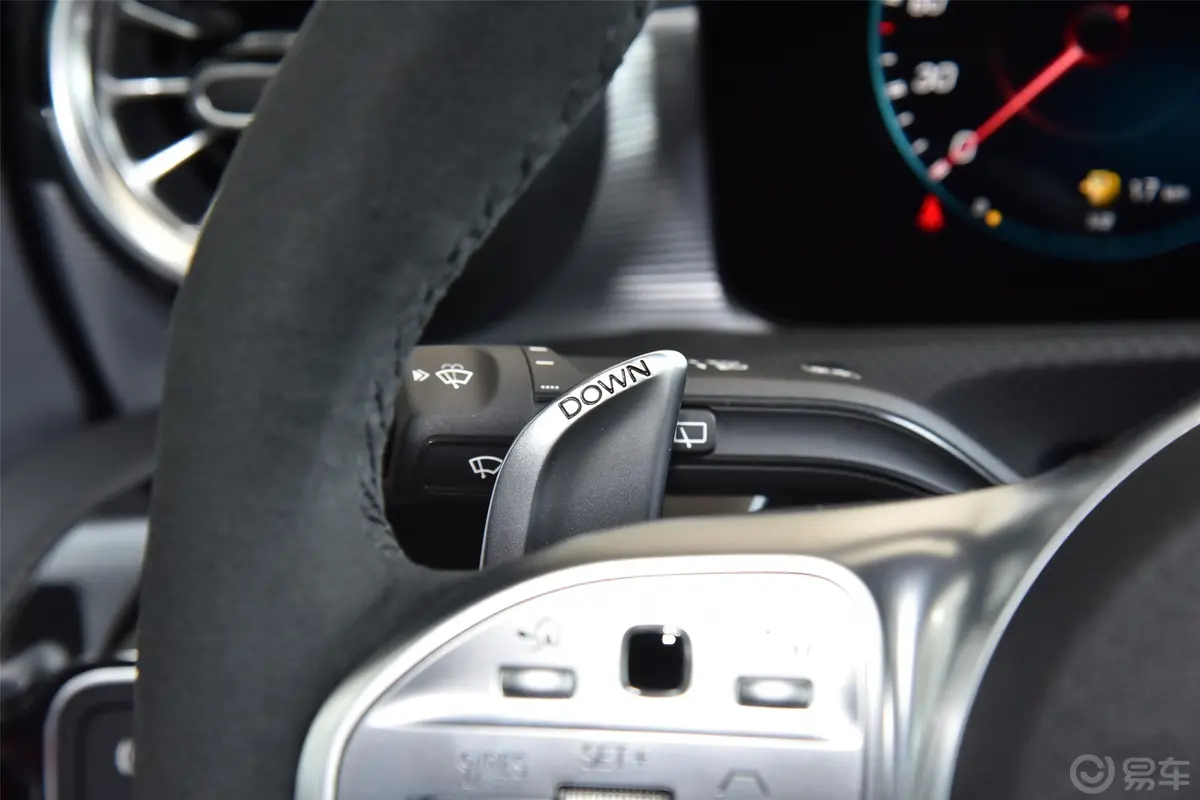奔驰A级 AMG(进口)改款 AMG A 45 4MATIC+左侧方向盘功能按键