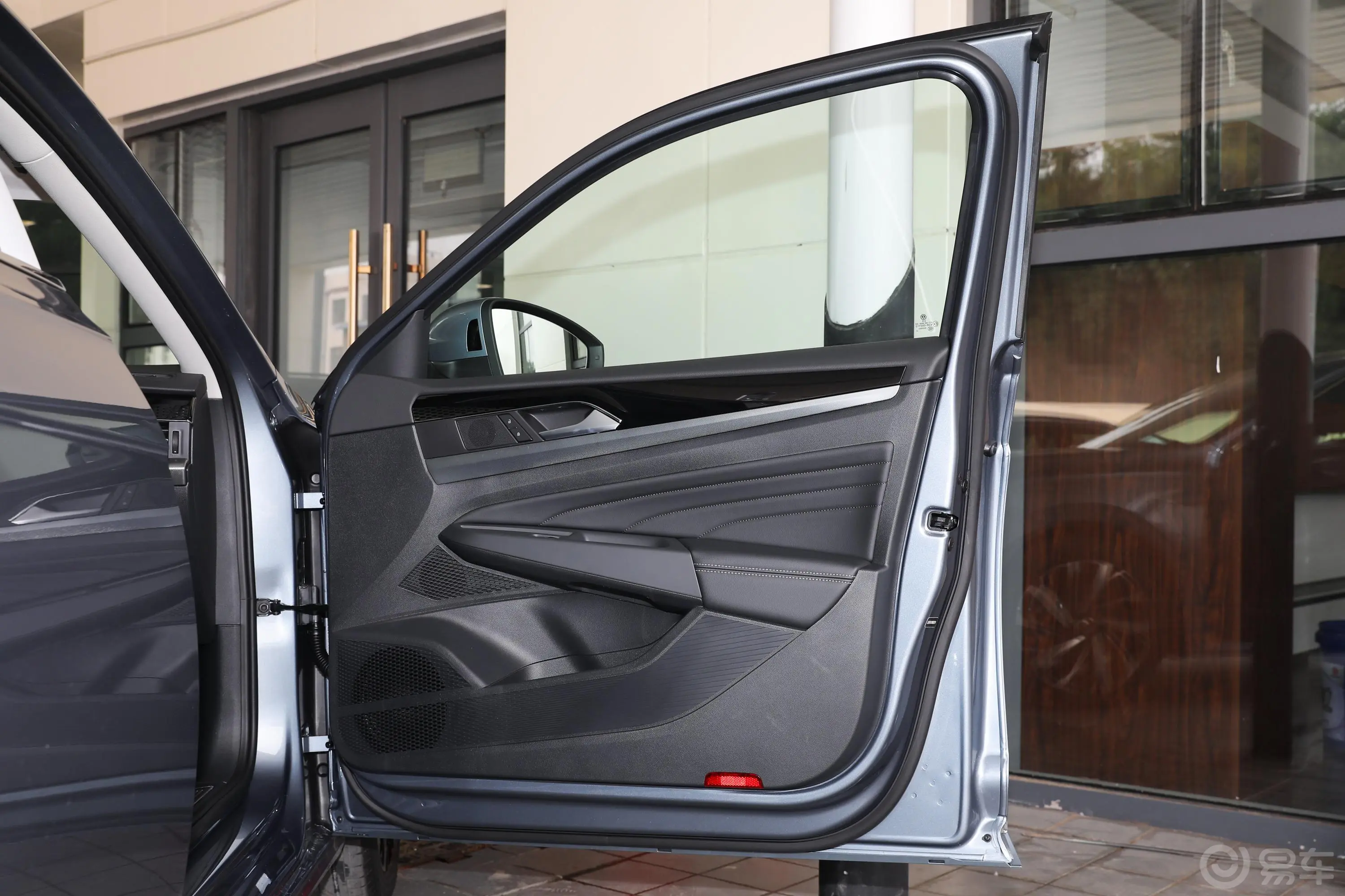 帕萨特330TSI 星空尊贵版副驾侧前车门
