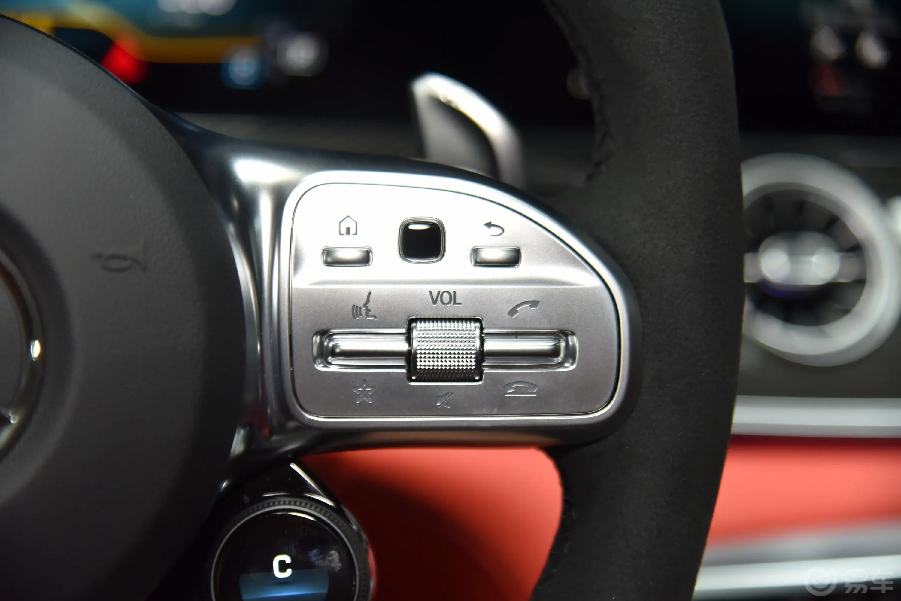 奔驰GT AMGAMG GT 50 极酷玩家特别版 四门跑车右侧方向盘功能按键