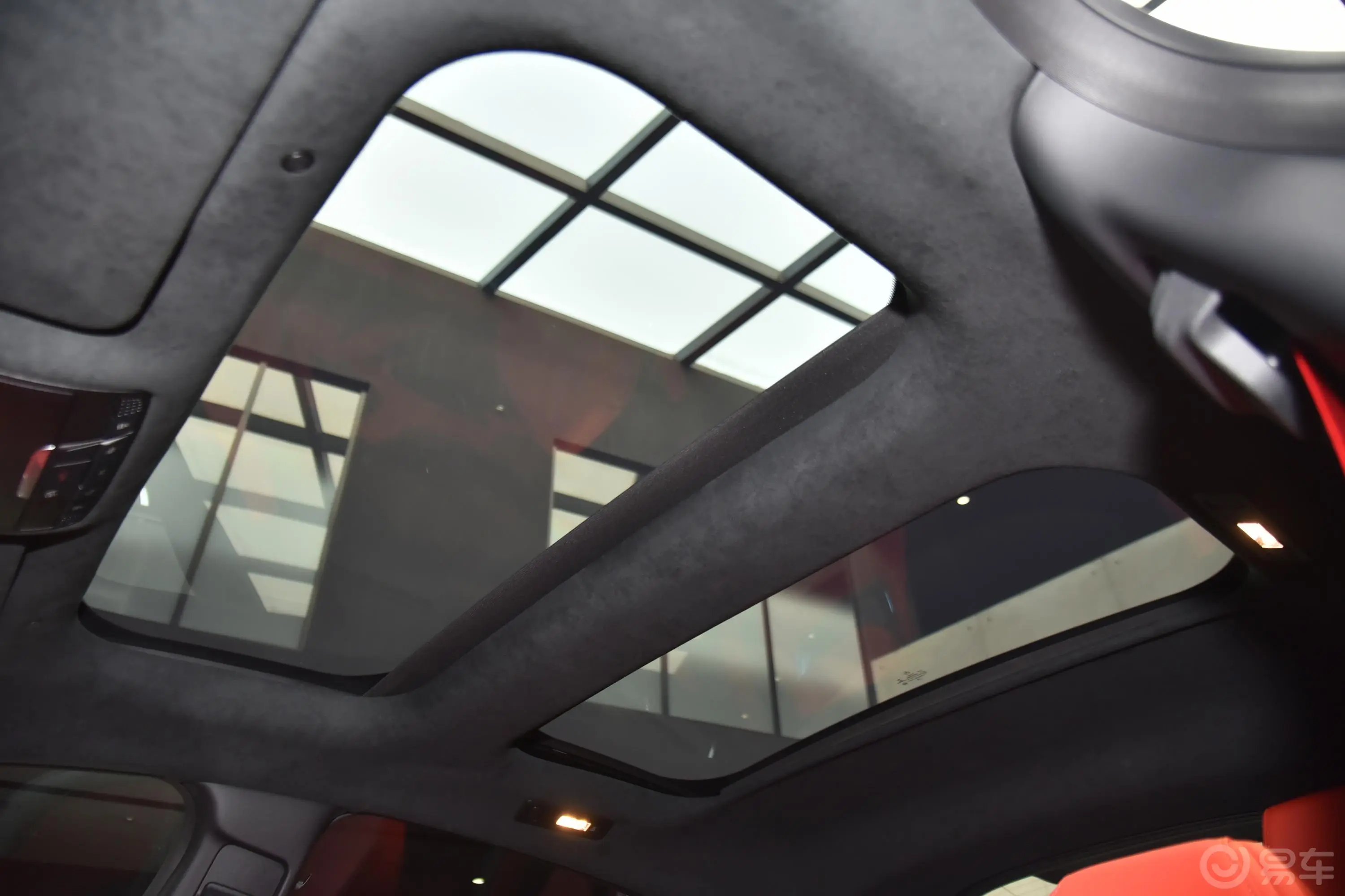 奔驰GT AMGAMG GT 50 极酷玩家特别版 四门跑车天窗内拍关闭