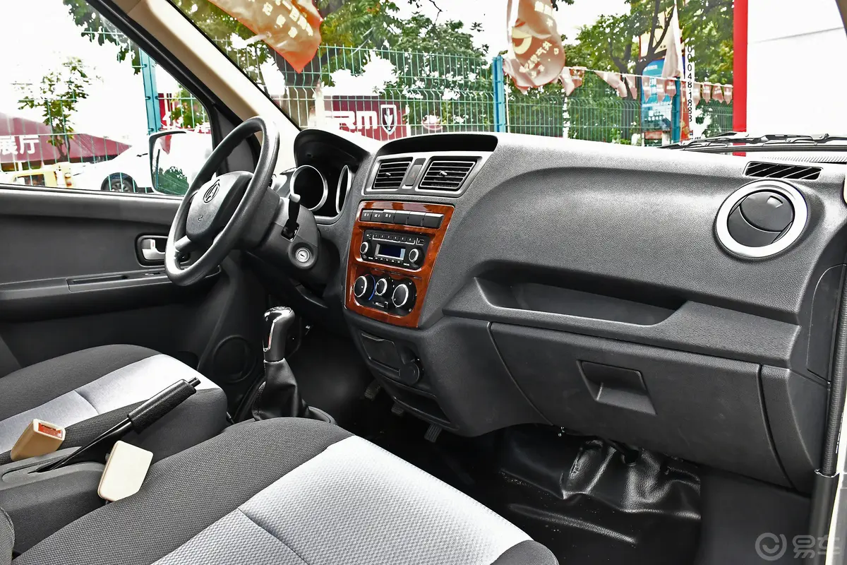 睿行M801.6L 手动 平顶背掀门 单蒸空调 舒适型 4座内饰全景副驾驶员方向