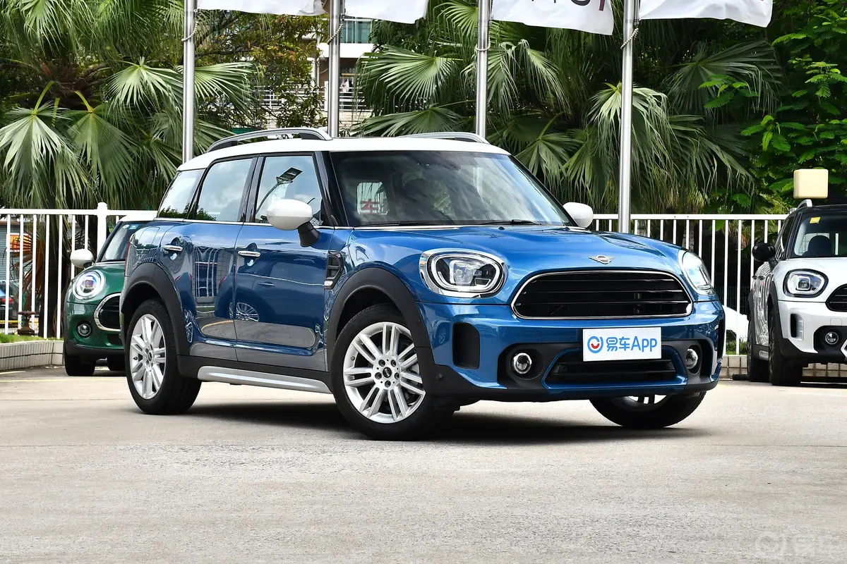 MINI COUNTRYMAN1.5T COOPER 鉴赏家侧前45度车头向右水平