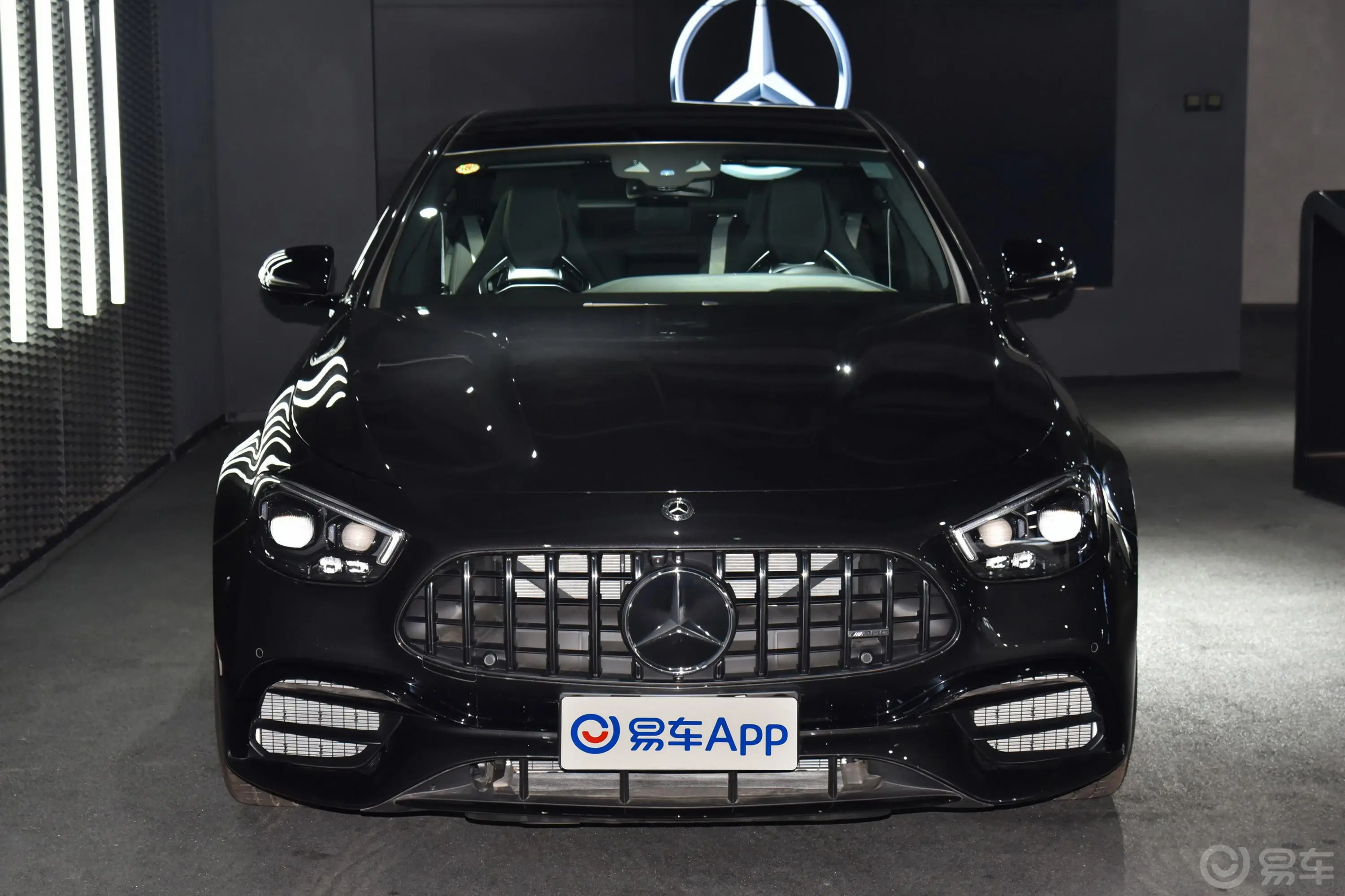 奔驰E级 AMGAMG E 63 S 4MATIC+正前水平