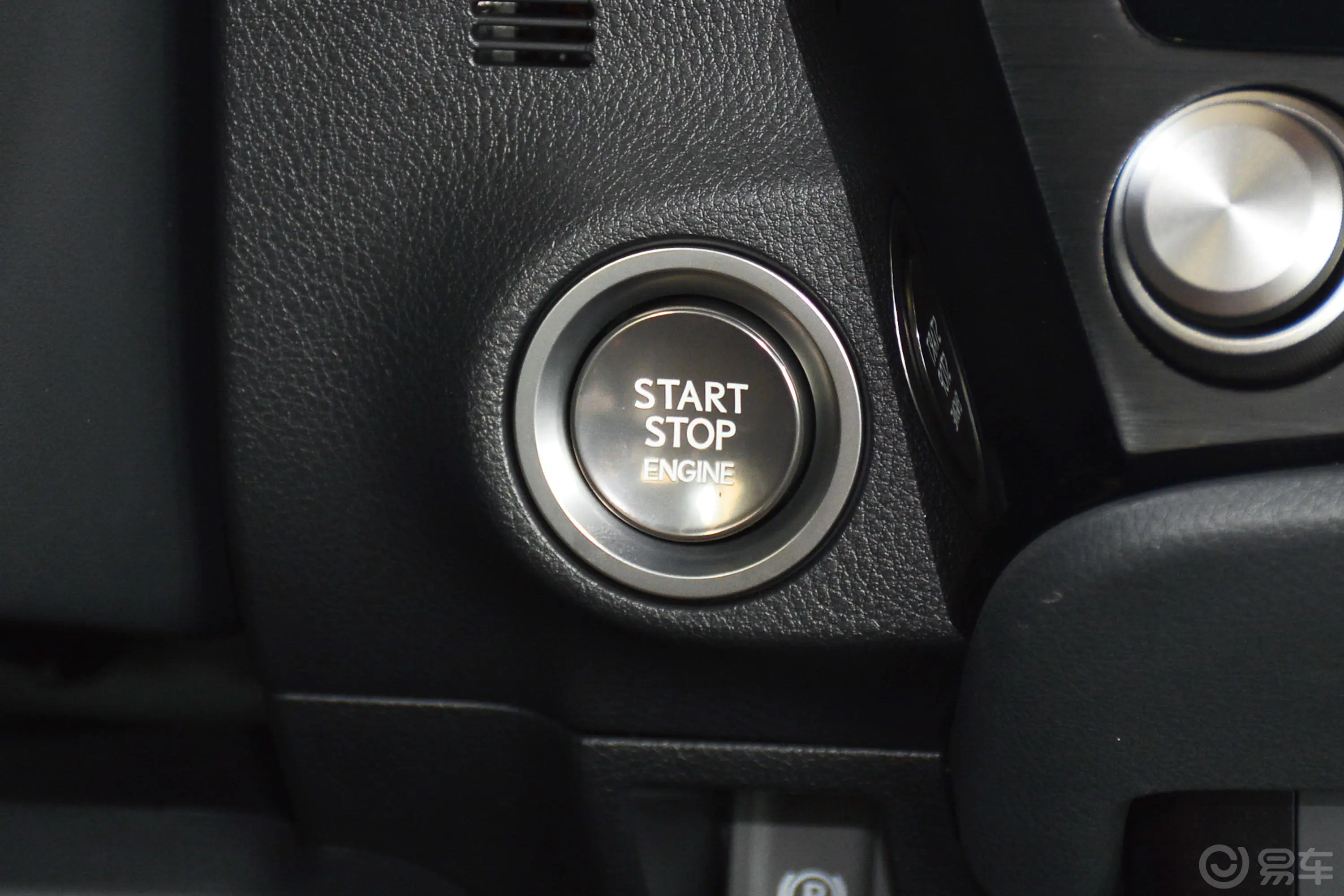 雷克萨斯ES200 CVT卓越版钥匙孔或一键启动按键