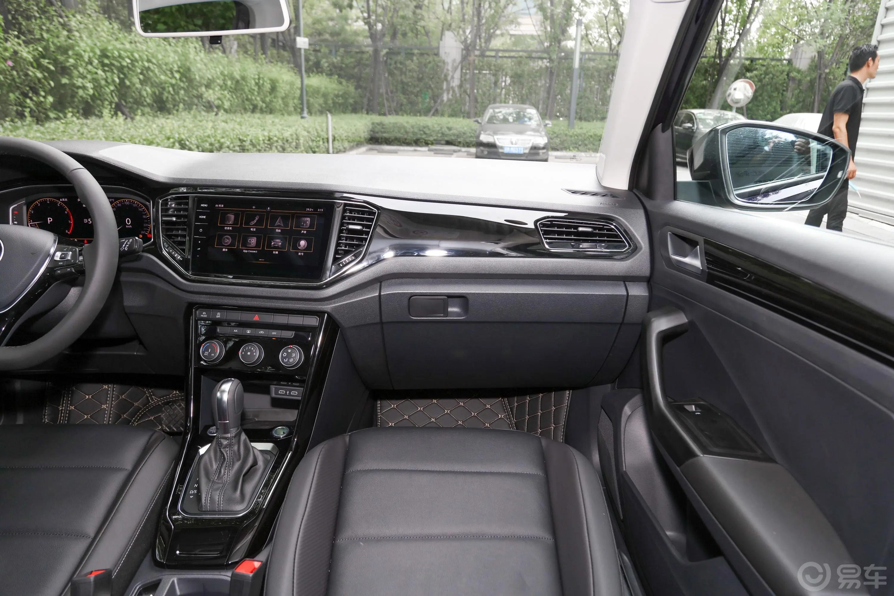 探歌改款 280TSI 双离合 两驱 舒适智联版副驾驶位区域