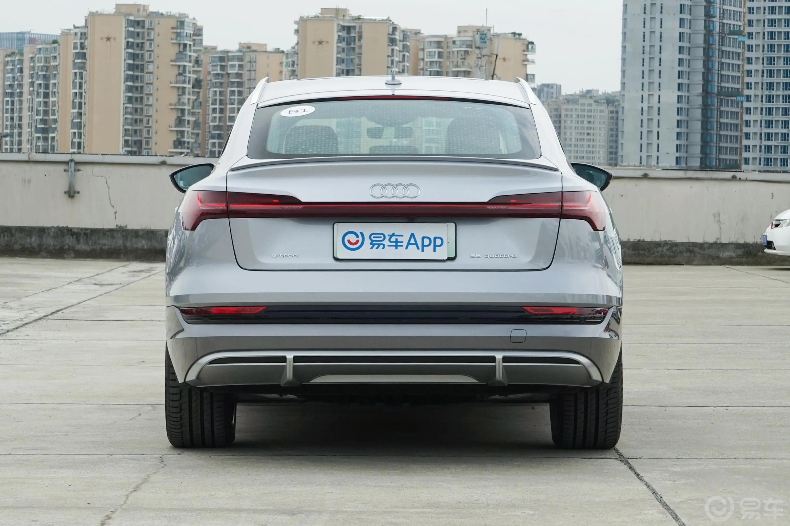 奥迪e-tron(进口)Sportback 55 quattro 臻选型正后水平