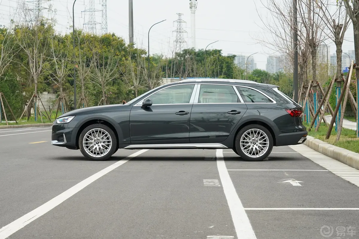 奥迪A4(进口)allroad quattro 探索家觅境版正侧车头向左水平