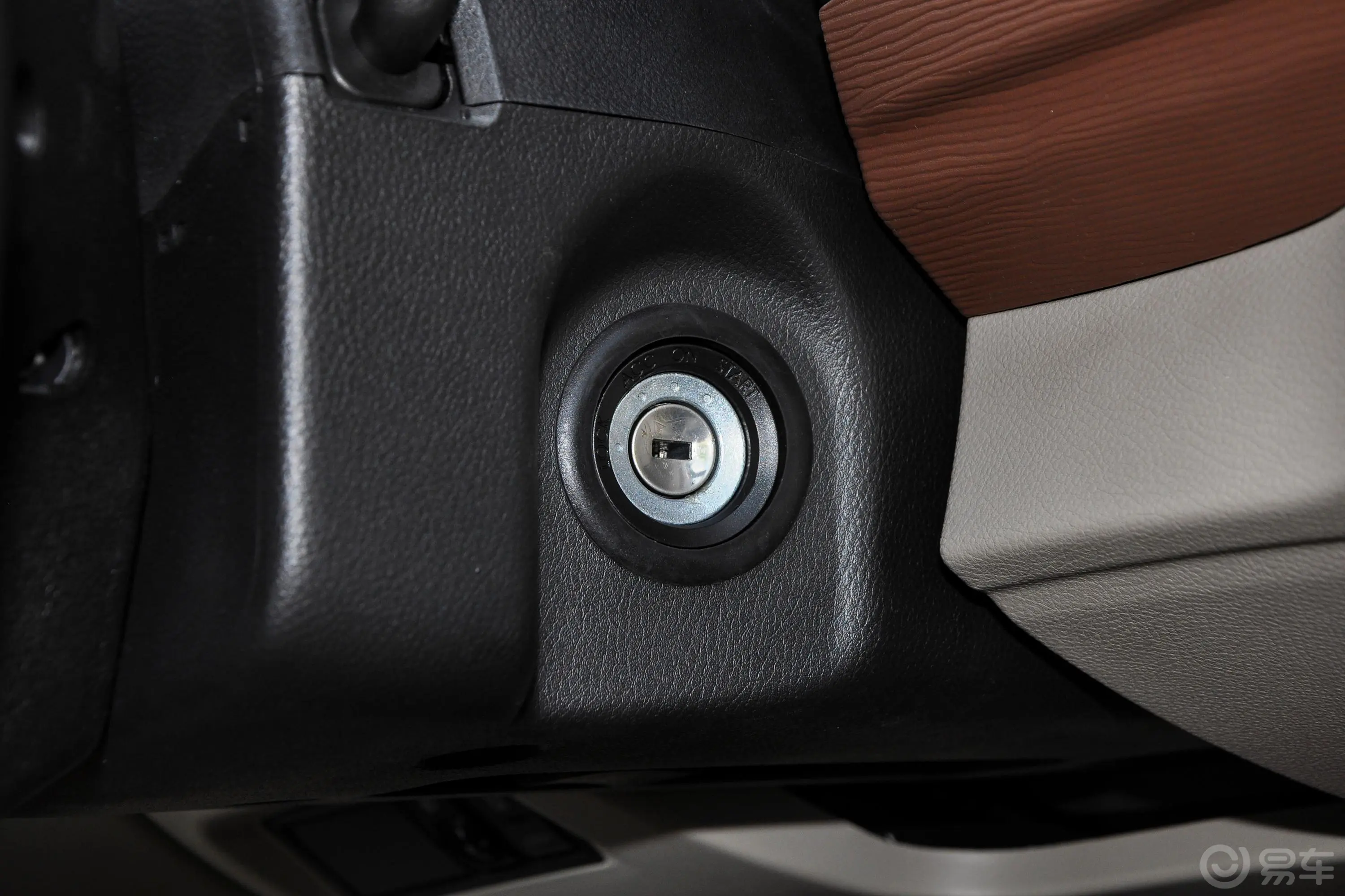 菱智M5 EV客运版 舒适型 7座钥匙孔或一键启动按键