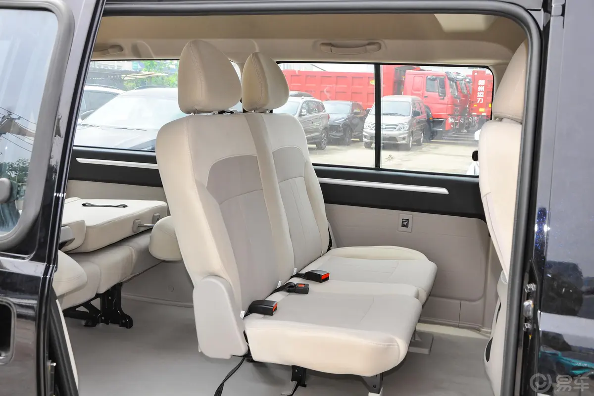 菱智M5 EV客运版 舒适型 7座后排座椅
