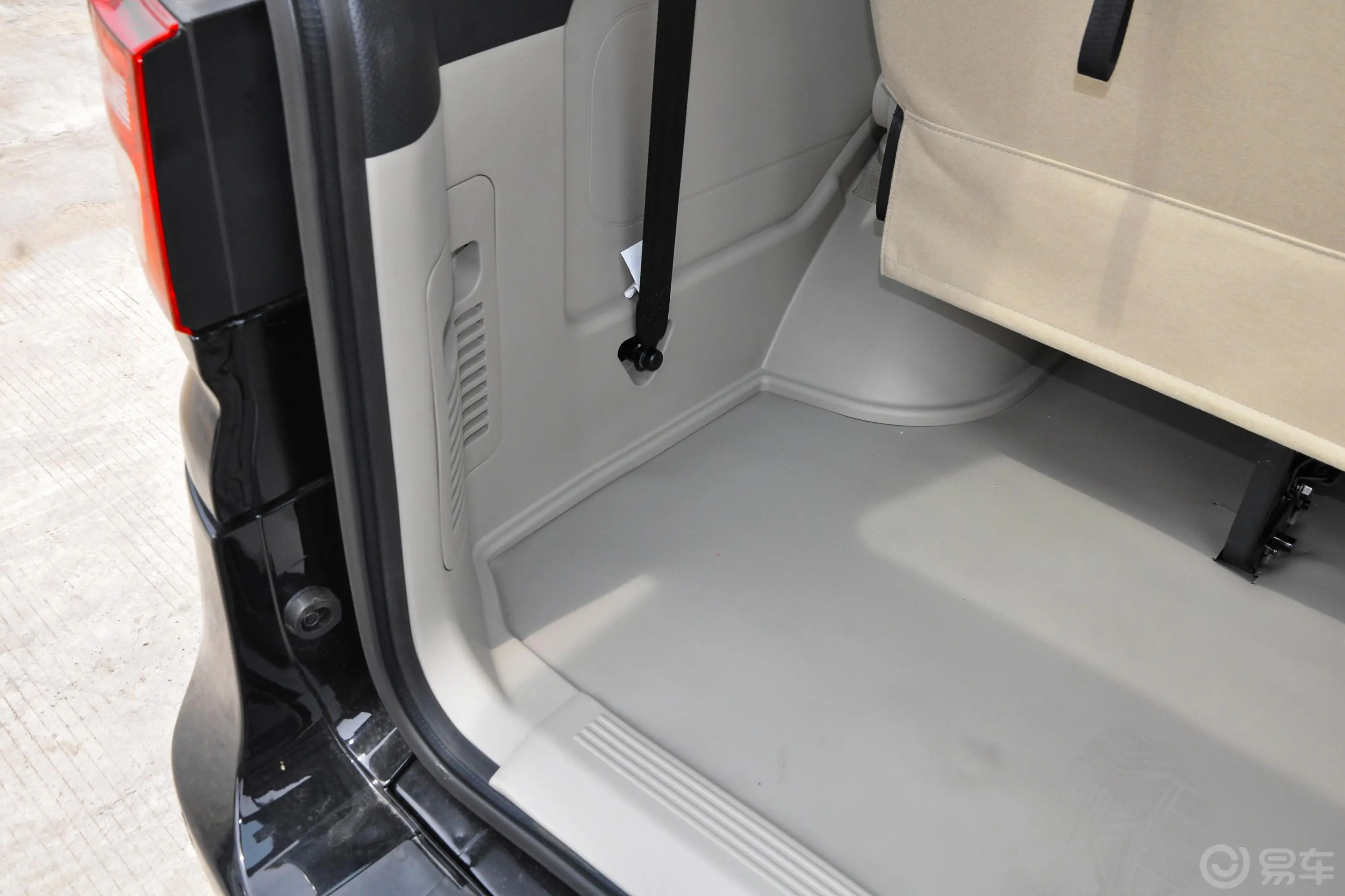 菱智M5 EV客运版 舒适型 7座空间