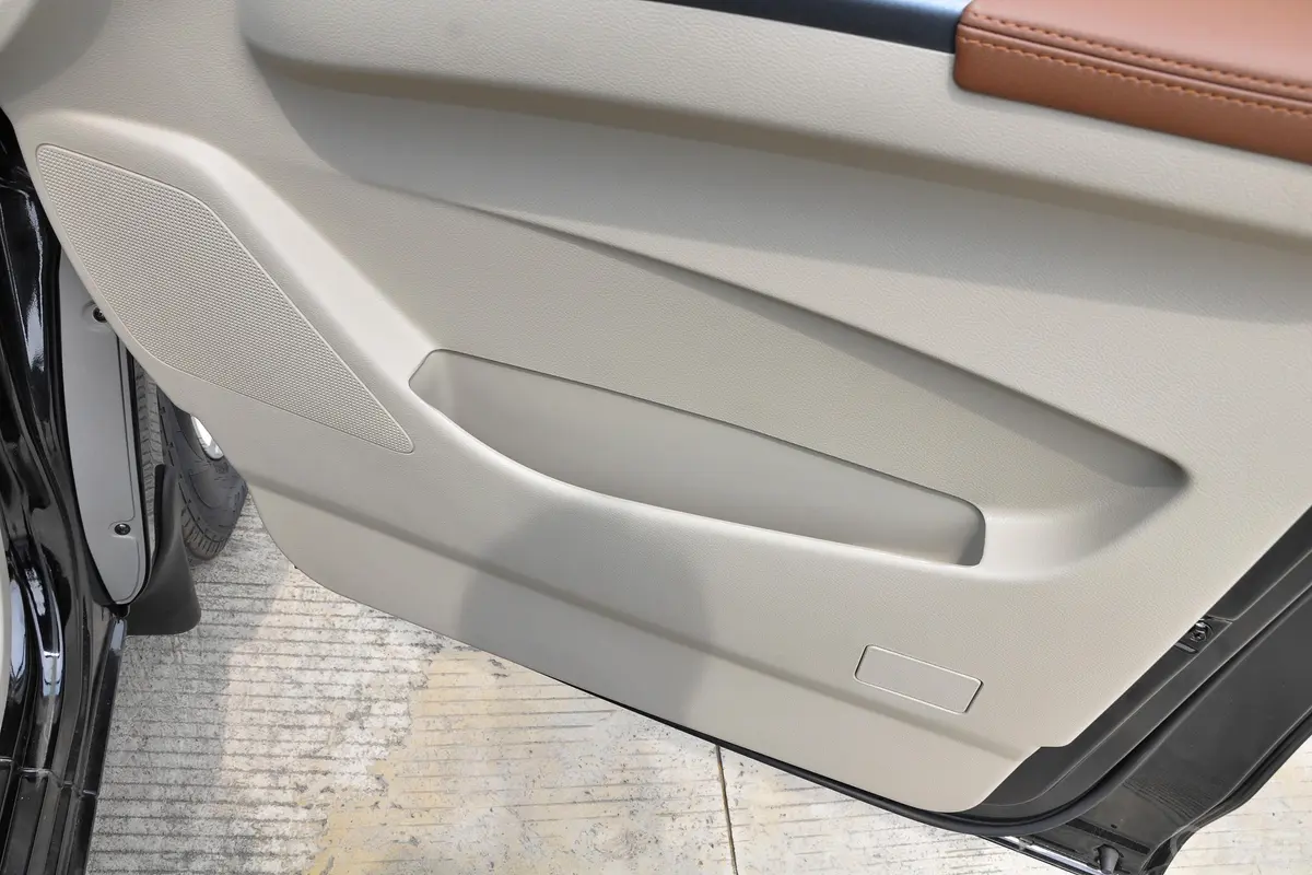 菱智M5 EV客运版 舒适型 7座内饰