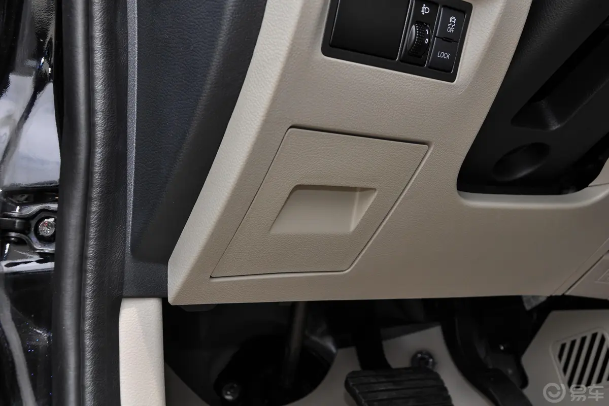 菱智M5 EV客运版 舒适型 7座内饰