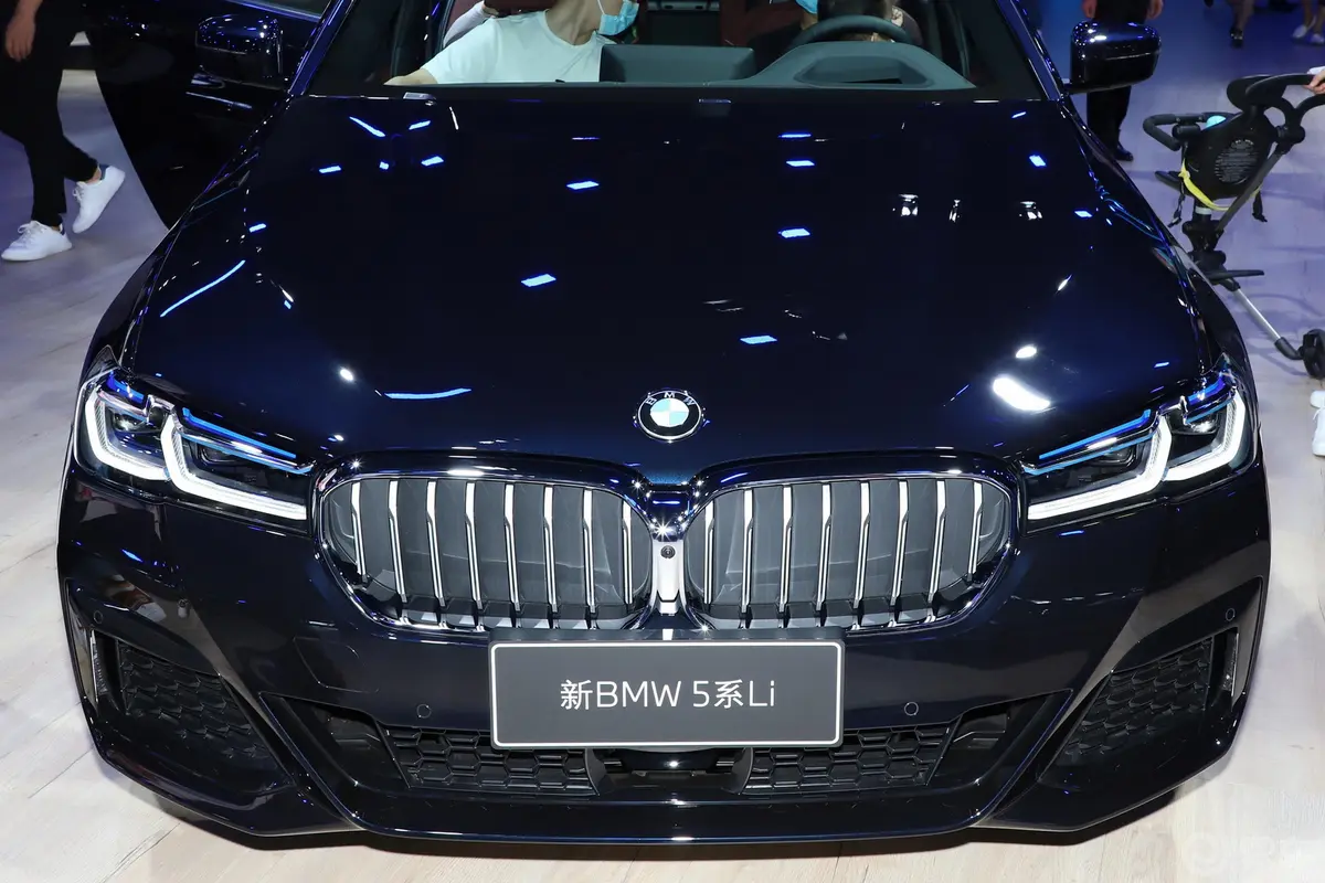 宝马5系530Li 行政型  M运动套装外观