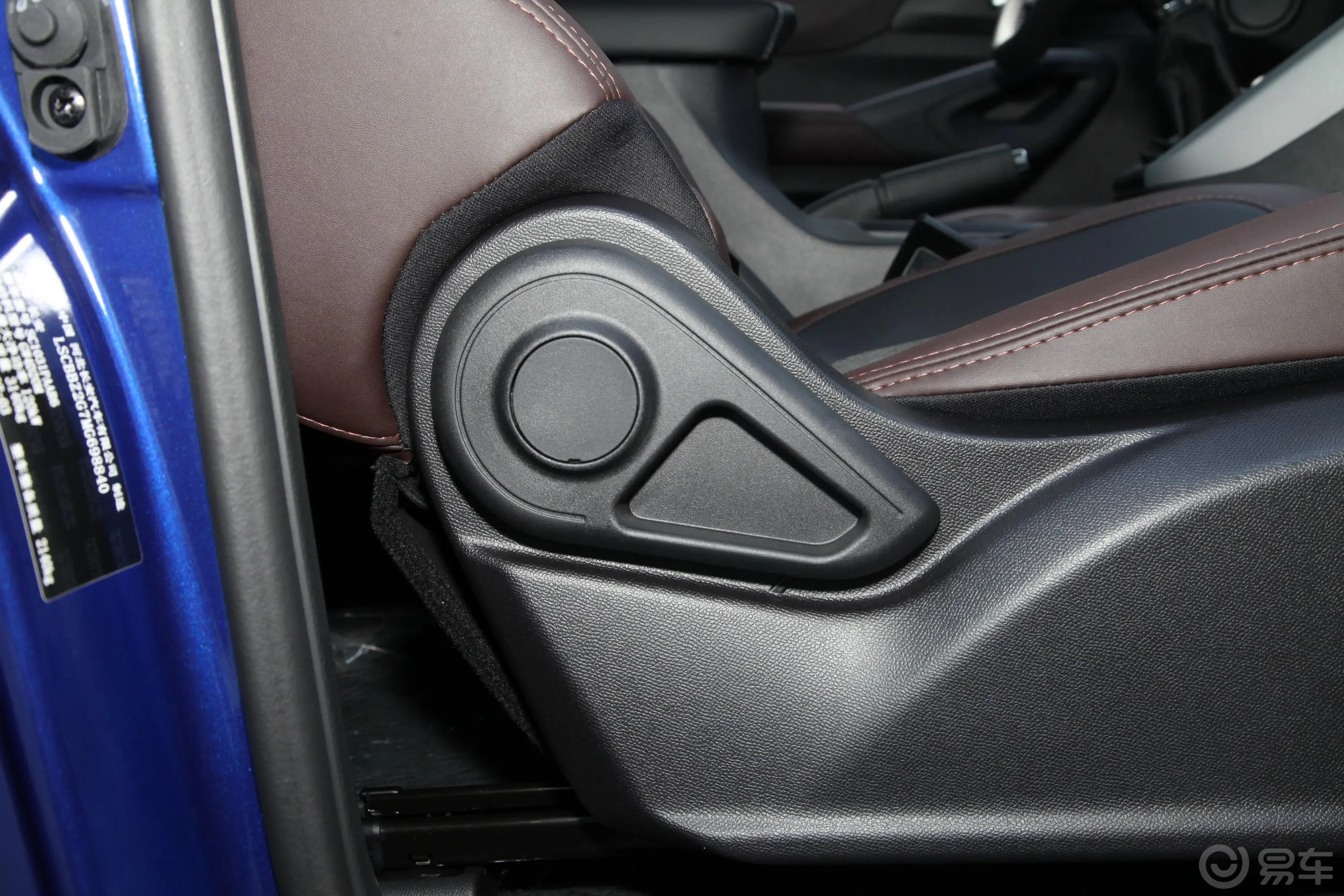 凯程F702.0T 手动 四驱 长轴 豪华版 柴油副驾座椅调节