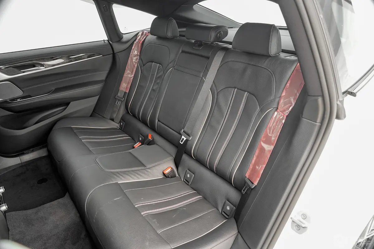 宝马6系GT改款 630i M运动套装后排座椅