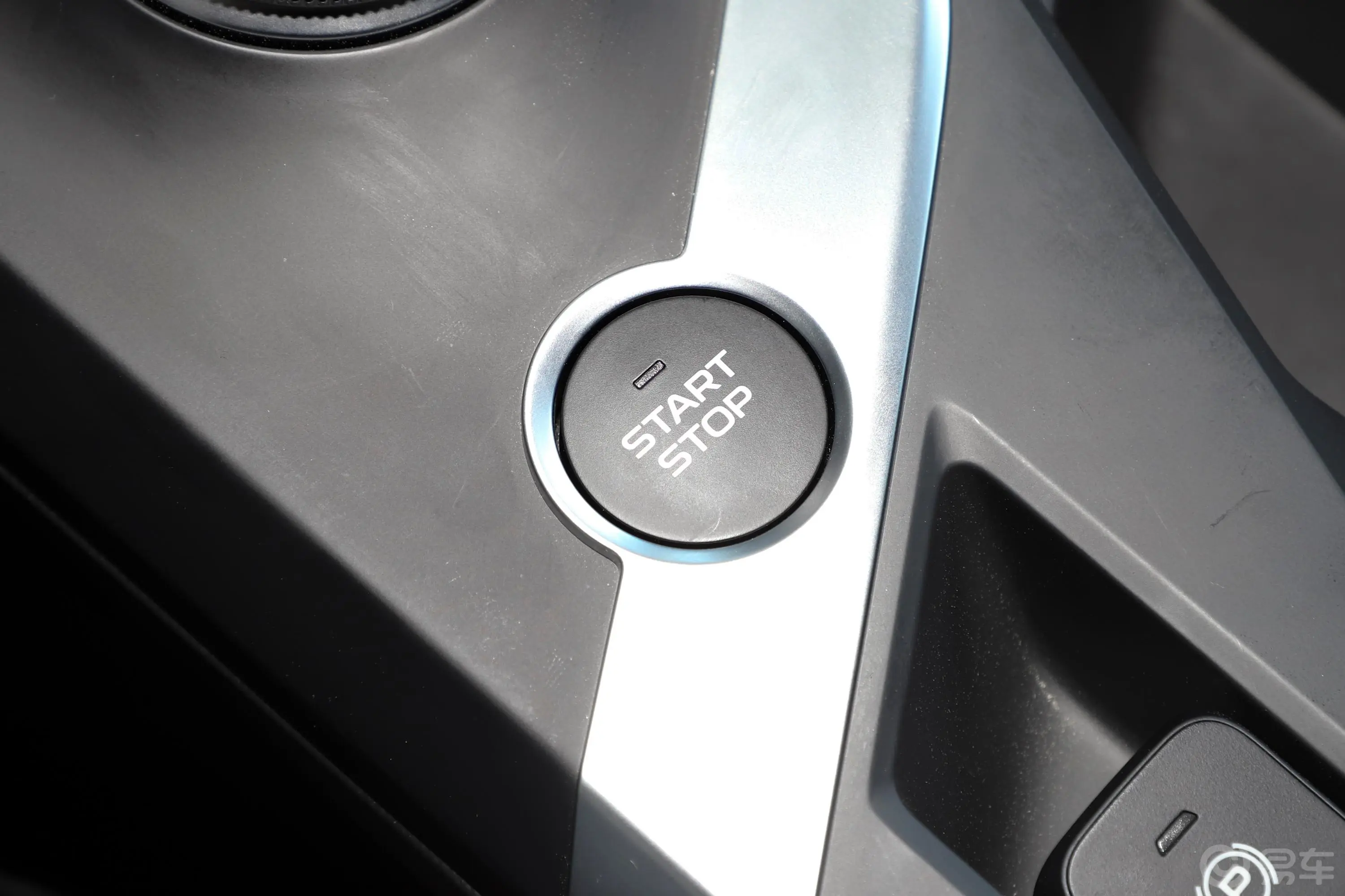 吉利几何APro 畅享高维续航版 430KM A430畅行版钥匙孔或一键启动按键