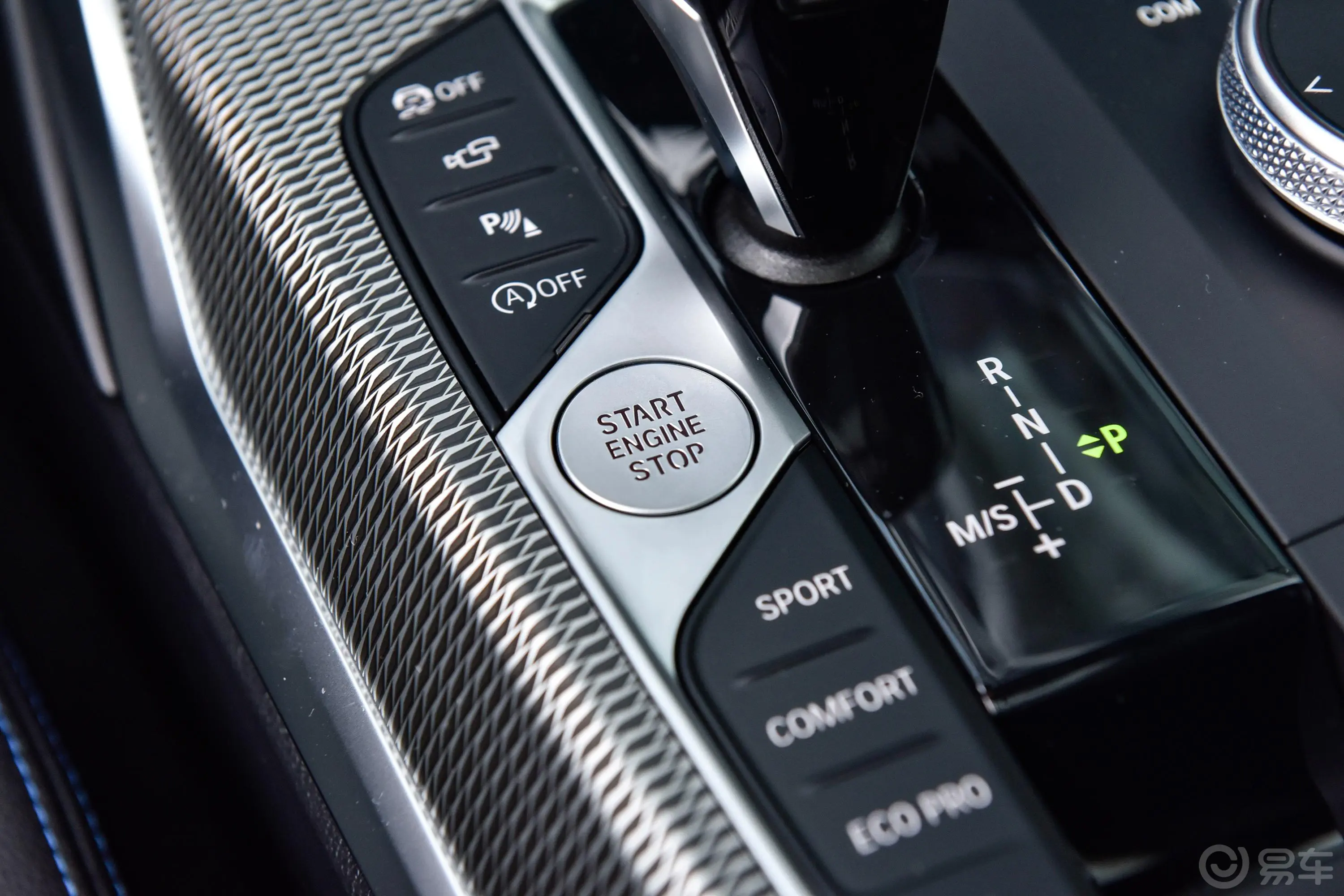 宝马4系四门轿跑车 430i M运动曜夜版钥匙孔或一键启动按键